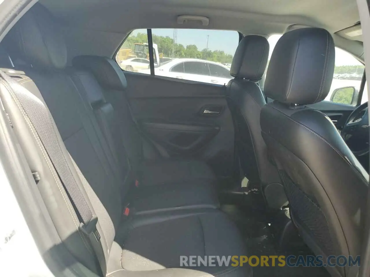 11 Photograph of a damaged car KL7CJLSB8LB058390 CHEVROLET TRAX 2020