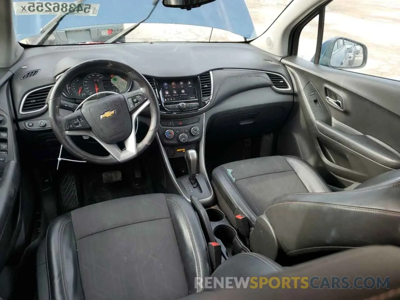 8 Photograph of a damaged car KL7CJLSB9LB330512 CHEVROLET TRAX 2020