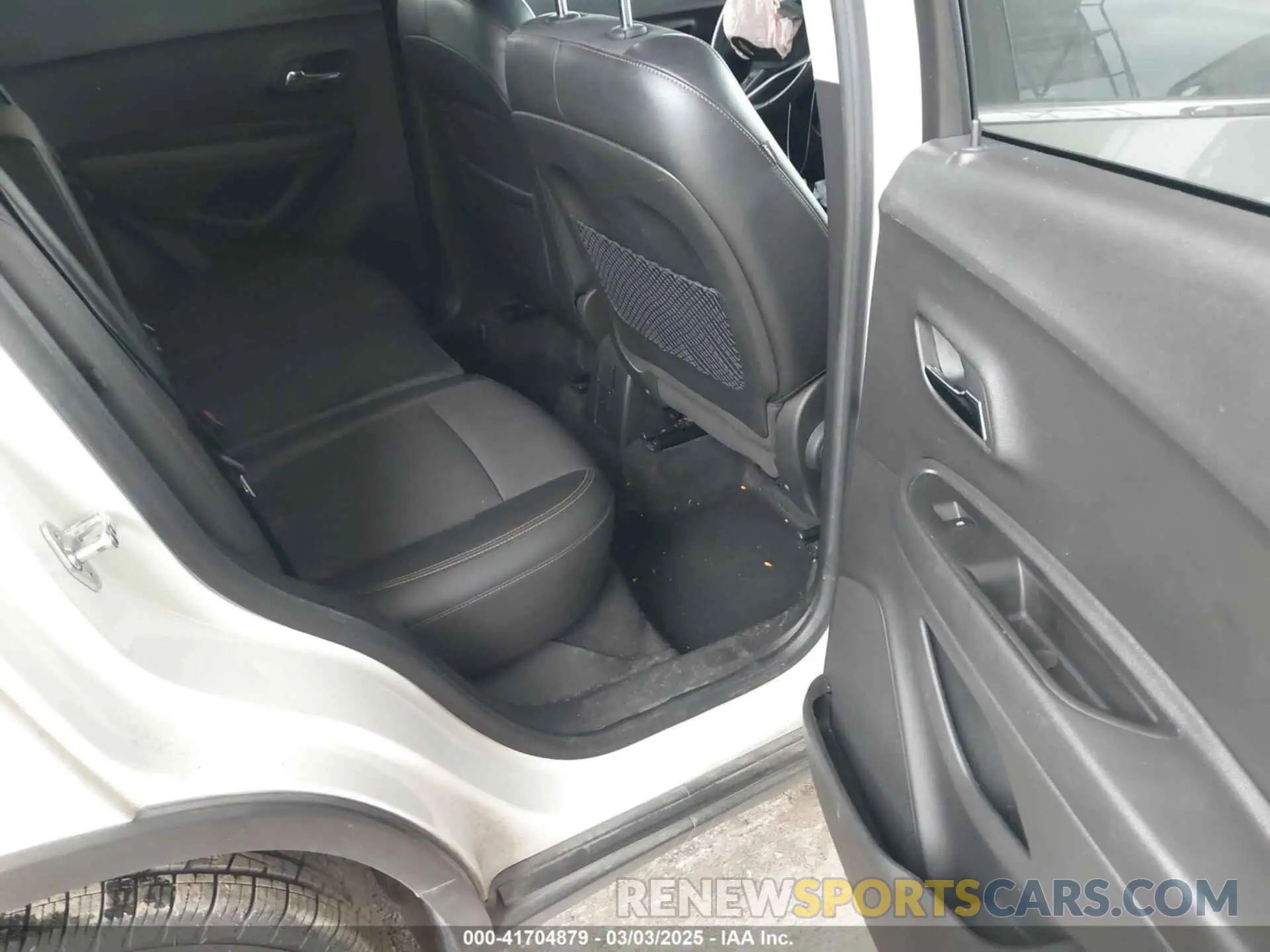 8 Photograph of a damaged car KL7CJLSBXLB010793 CHEVROLET TRAX 2020