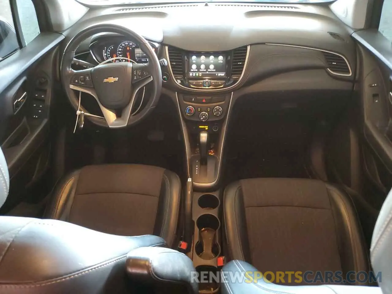 8 Photograph of a damaged car KL7CJLSBXLB011572 CHEVROLET TRAX 2020