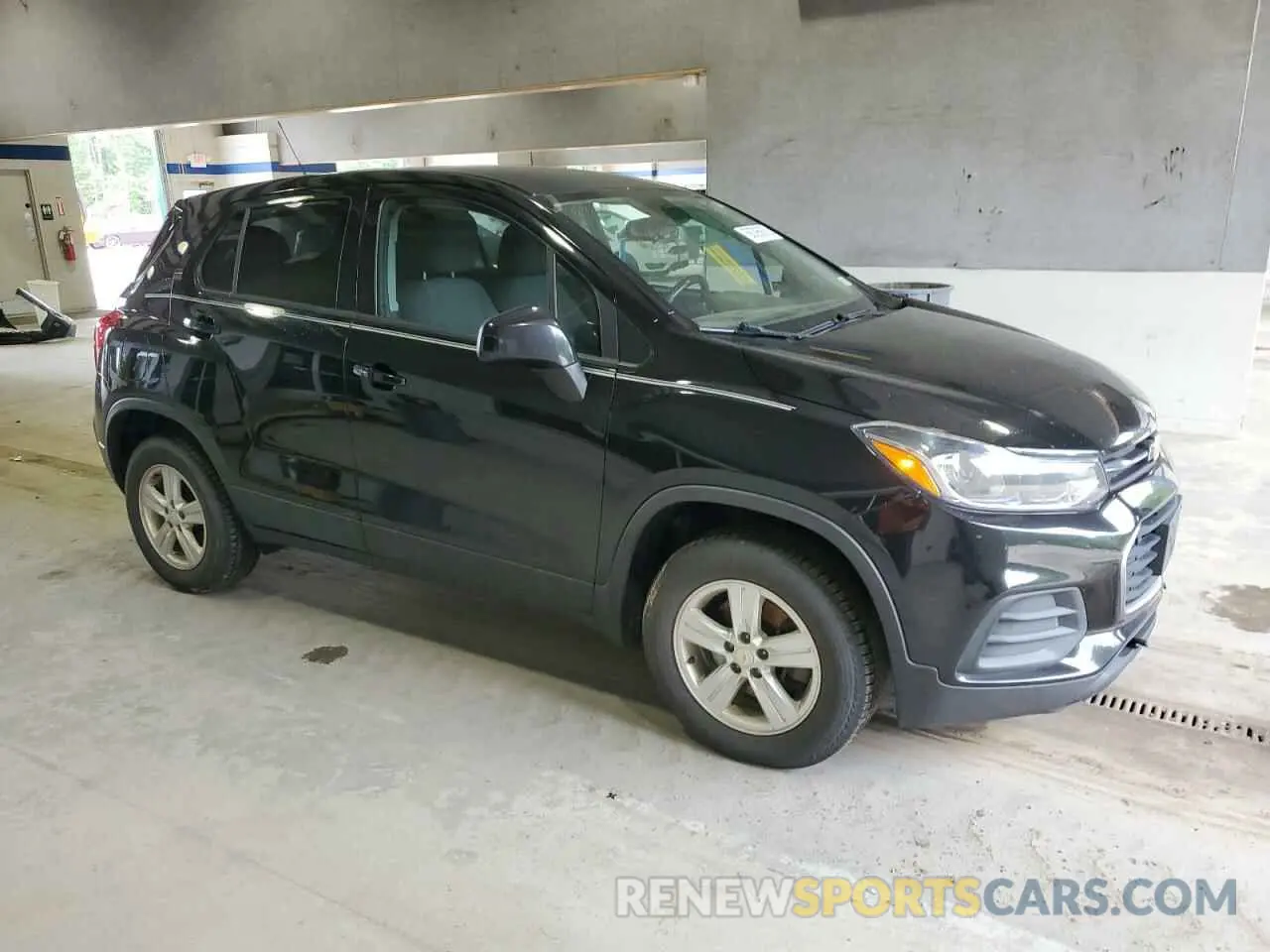 4 Photograph of a damaged car KL7CJNSB1LB032936 CHEVROLET TRAX 2020