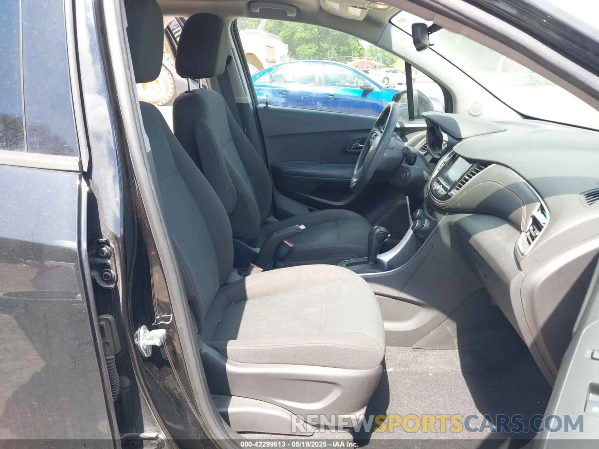5 Фотография поврежденного автомобиля KL7CJNSBXLB031638 CHEVROLET TRAX 2020