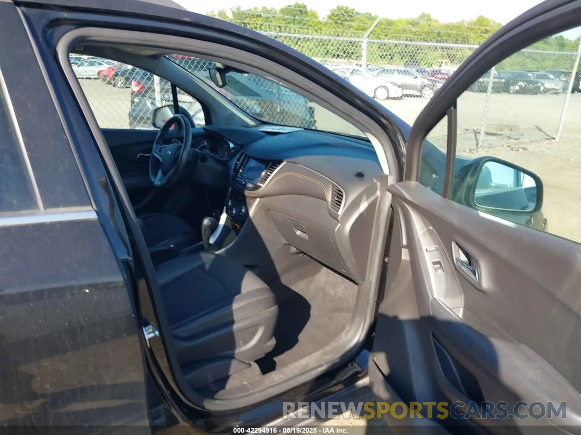 5 Photograph of a damaged car KL7CJPSB0LB027934 CHEVROLET TRAX 2020