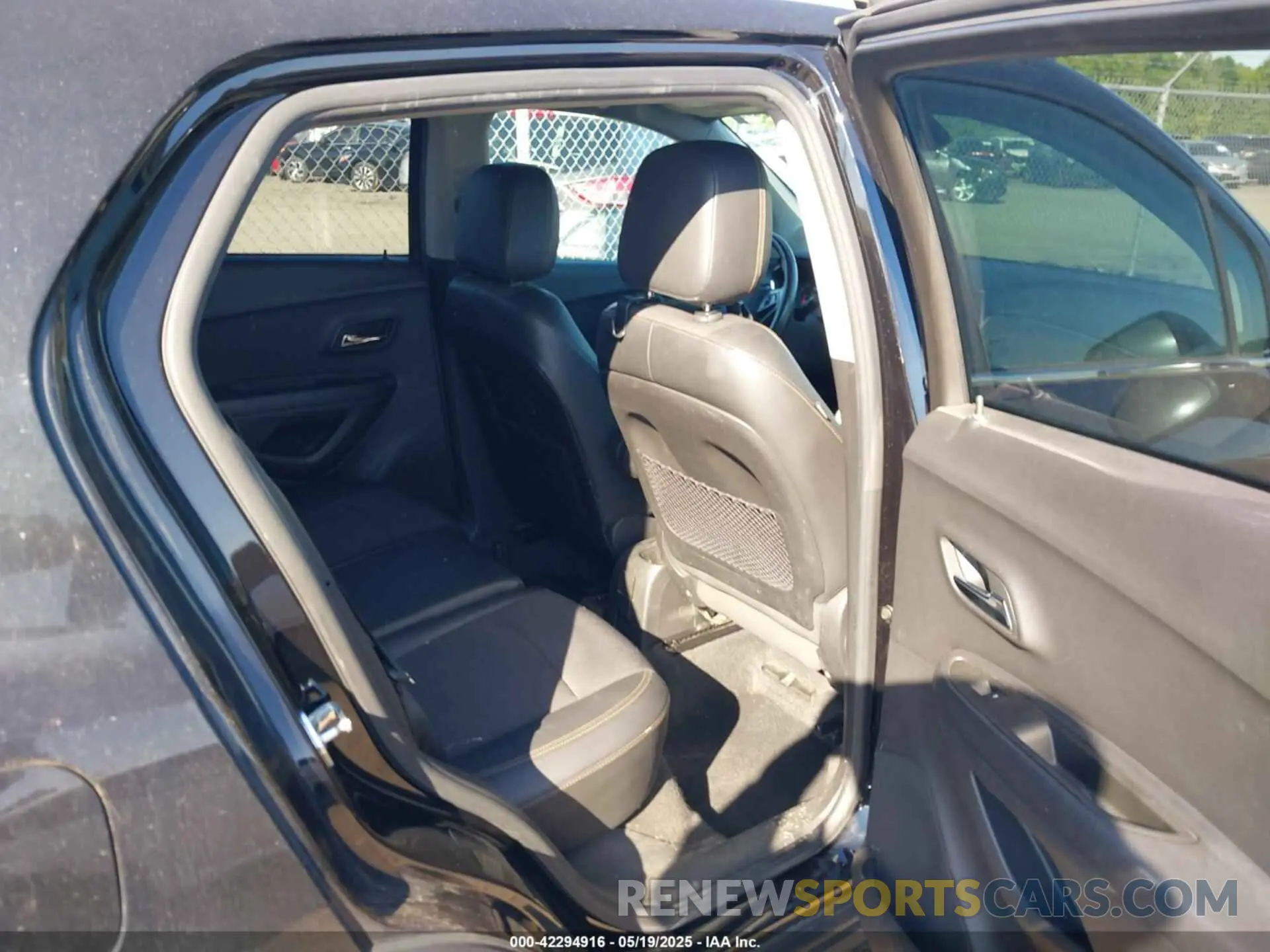8 Photograph of a damaged car KL7CJPSB0LB027934 CHEVROLET TRAX 2020