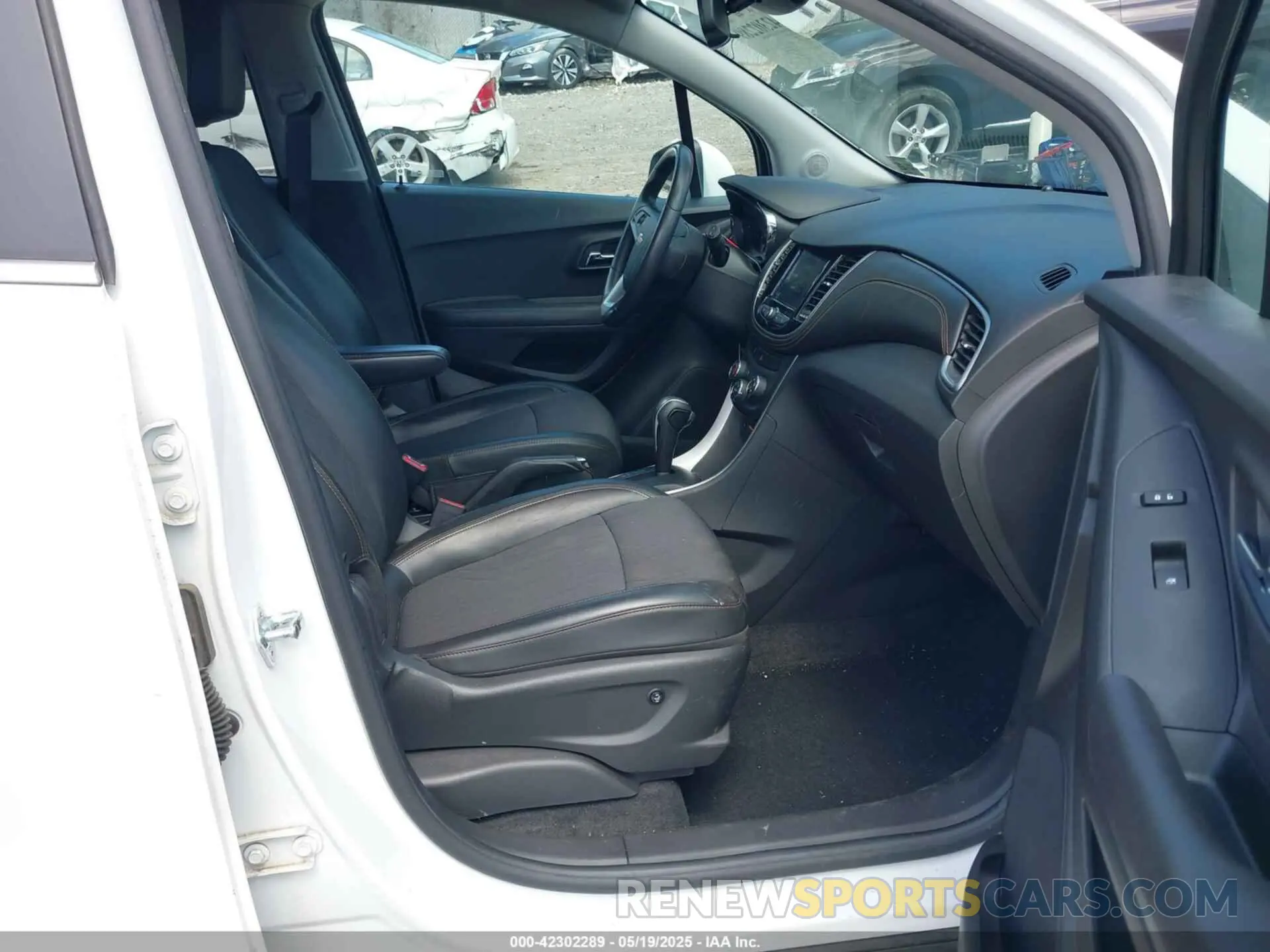 5 Photograph of a damaged car KL7CJPSB0LB057547 CHEVROLET TRAX 2020