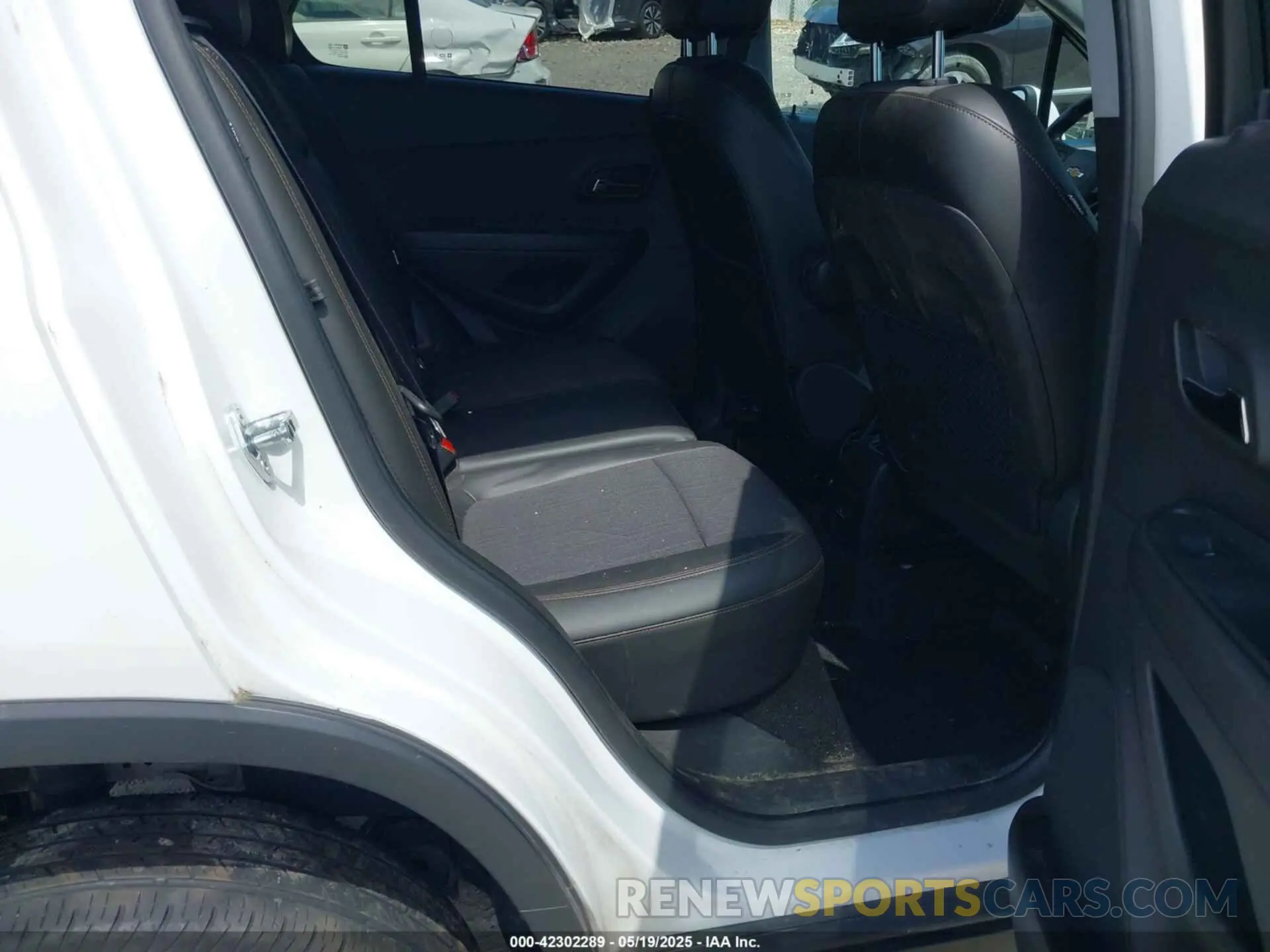 8 Photograph of a damaged car KL7CJPSB0LB057547 CHEVROLET TRAX 2020