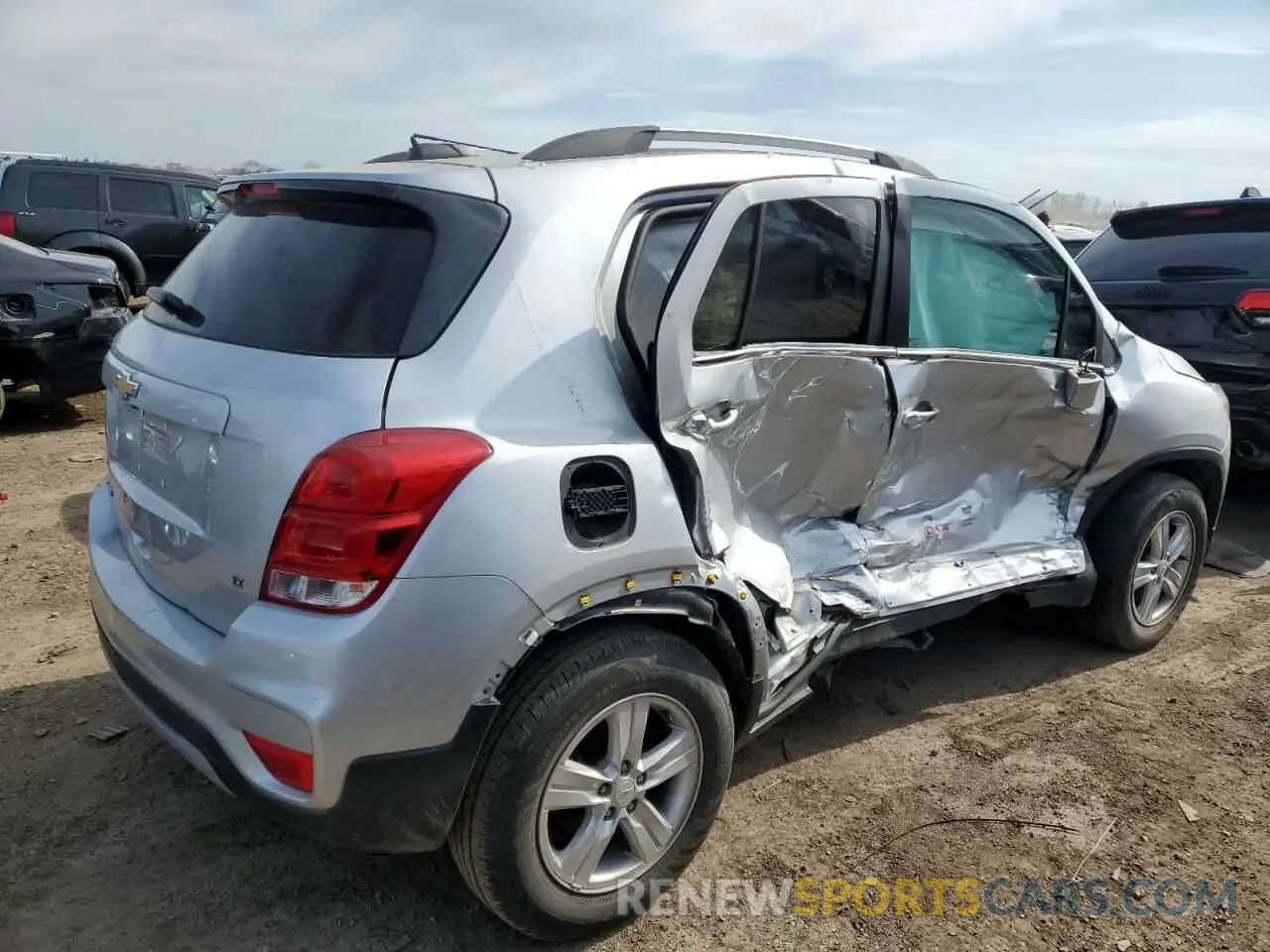 3 Фотография поврежденного автомобиля KL7CJPSB3LB008794 CHEVROLET TRAX 2020