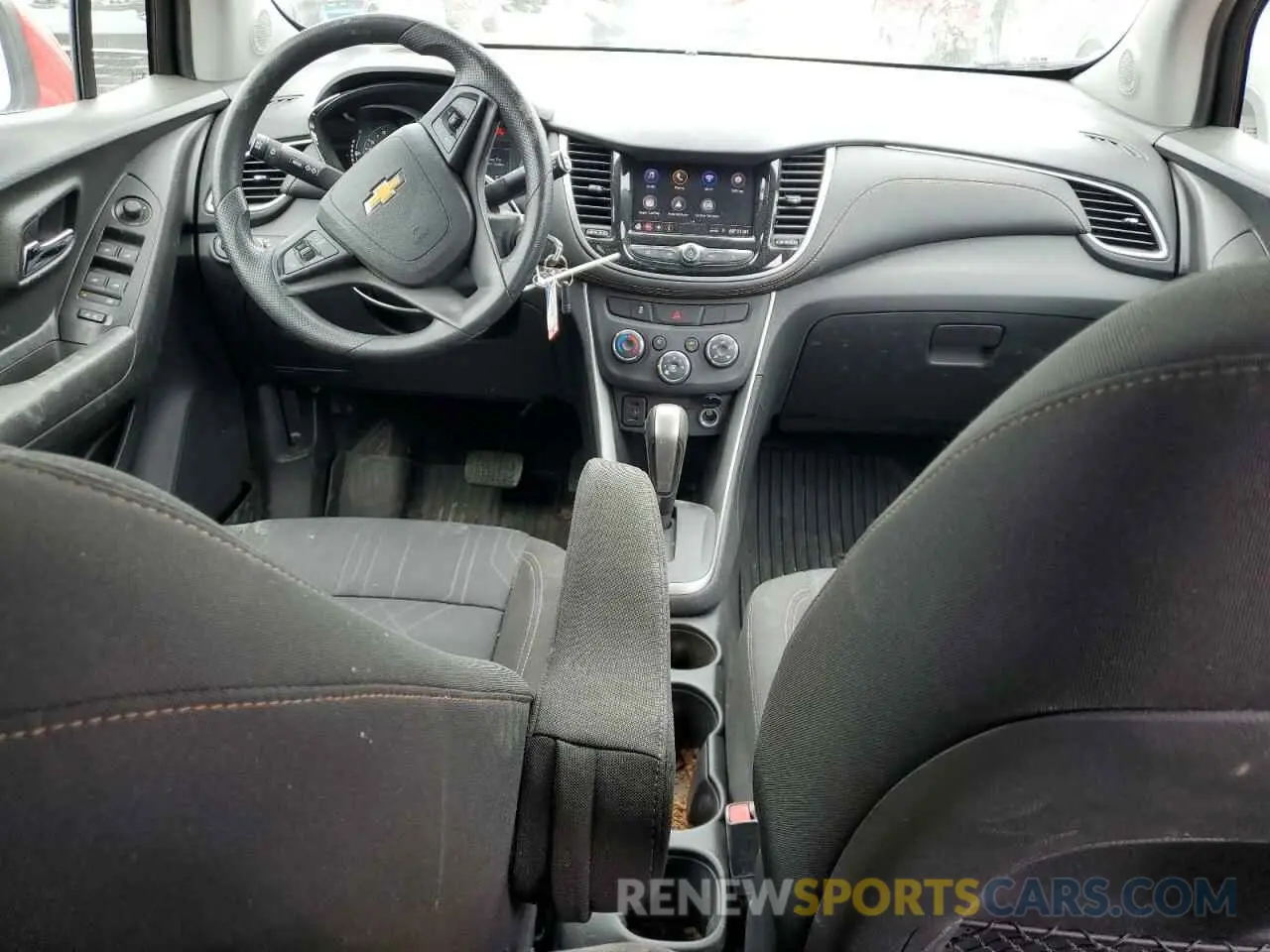 8 Photograph of a damaged car KL7CJPSB3LB330755 CHEVROLET TRAX 2020