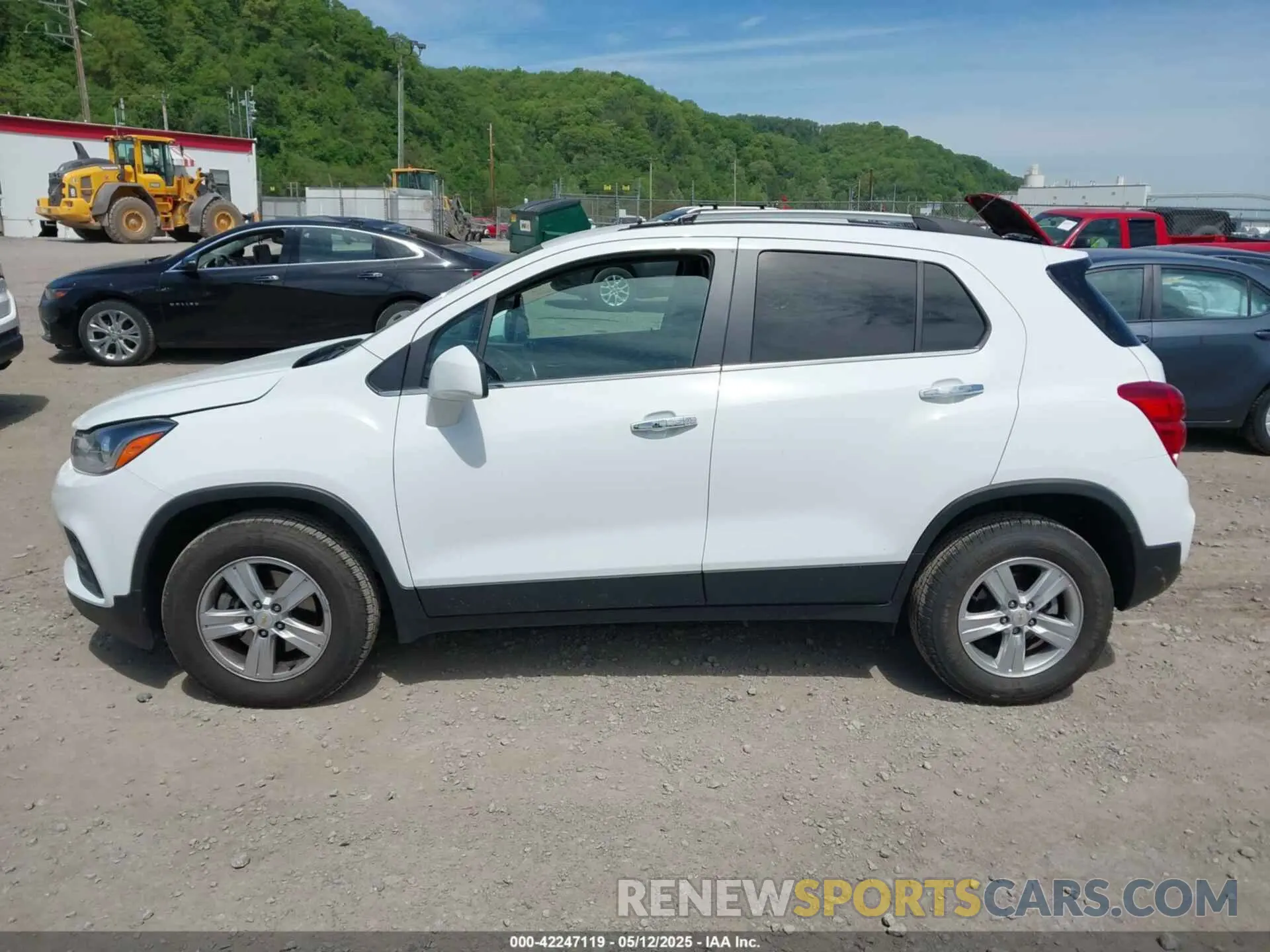 14 Photograph of a damaged car KL7CJPSB5LB002799 CHEVROLET TRAX 2020