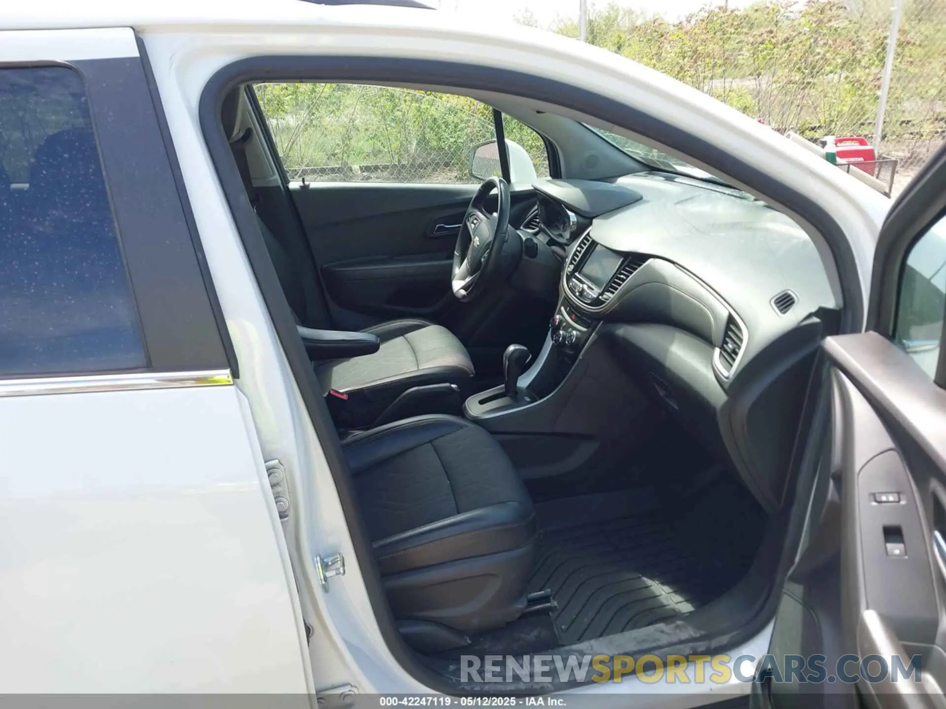 5 Photograph of a damaged car KL7CJPSB5LB002799 CHEVROLET TRAX 2020