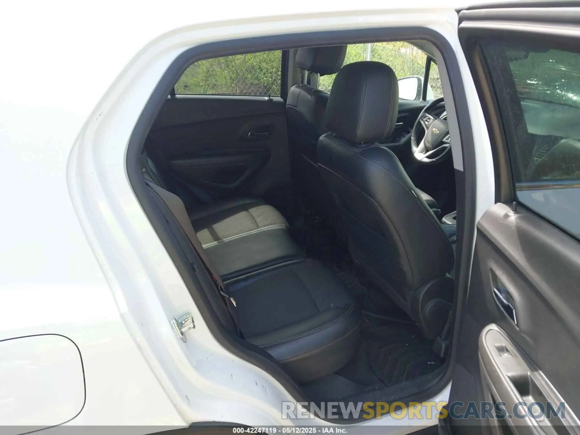 8 Photograph of a damaged car KL7CJPSB5LB002799 CHEVROLET TRAX 2020
