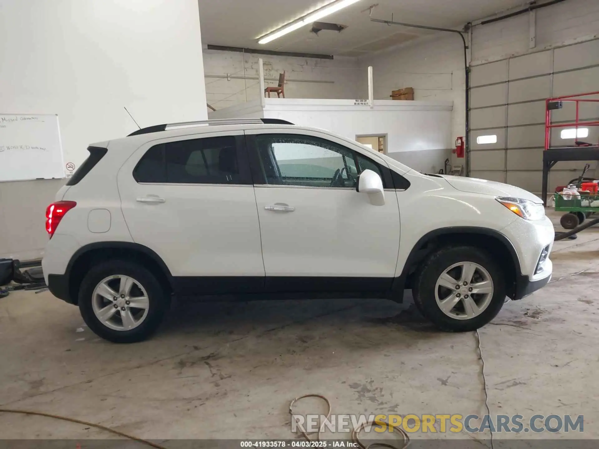 14 Photograph of a damaged car KL7CJPSB5LB022955 CHEVROLET TRAX 2020