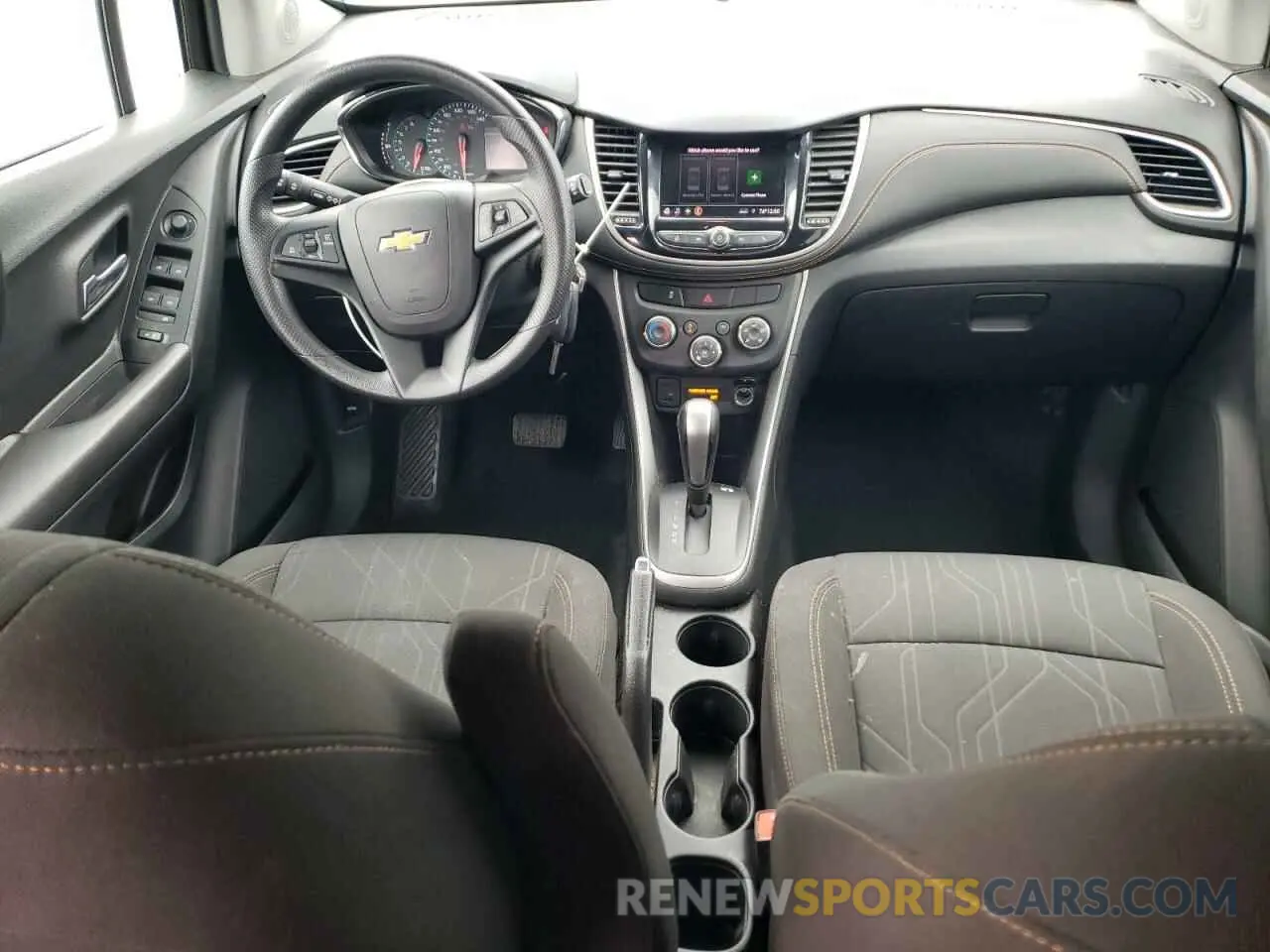 8 Photograph of a damaged car KL7CJPSB5LB334709 CHEVROLET TRAX 2020