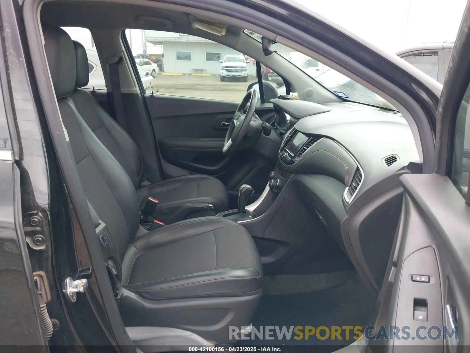 5 Photograph of a damaged car KL7CJPSB6LB027677 CHEVROLET TRAX 2020