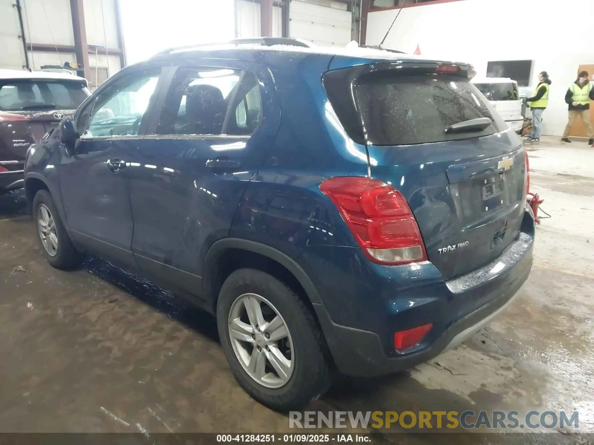 3 Фотография поврежденного автомобиля KL7CJPSB9LB330369 CHEVROLET TRAX 2020