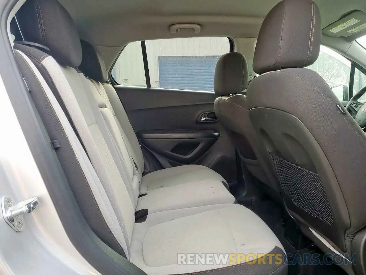 11 Photograph of a damaged car KL7CJKSB0MB327333 CHEVROLET TRAX 2021