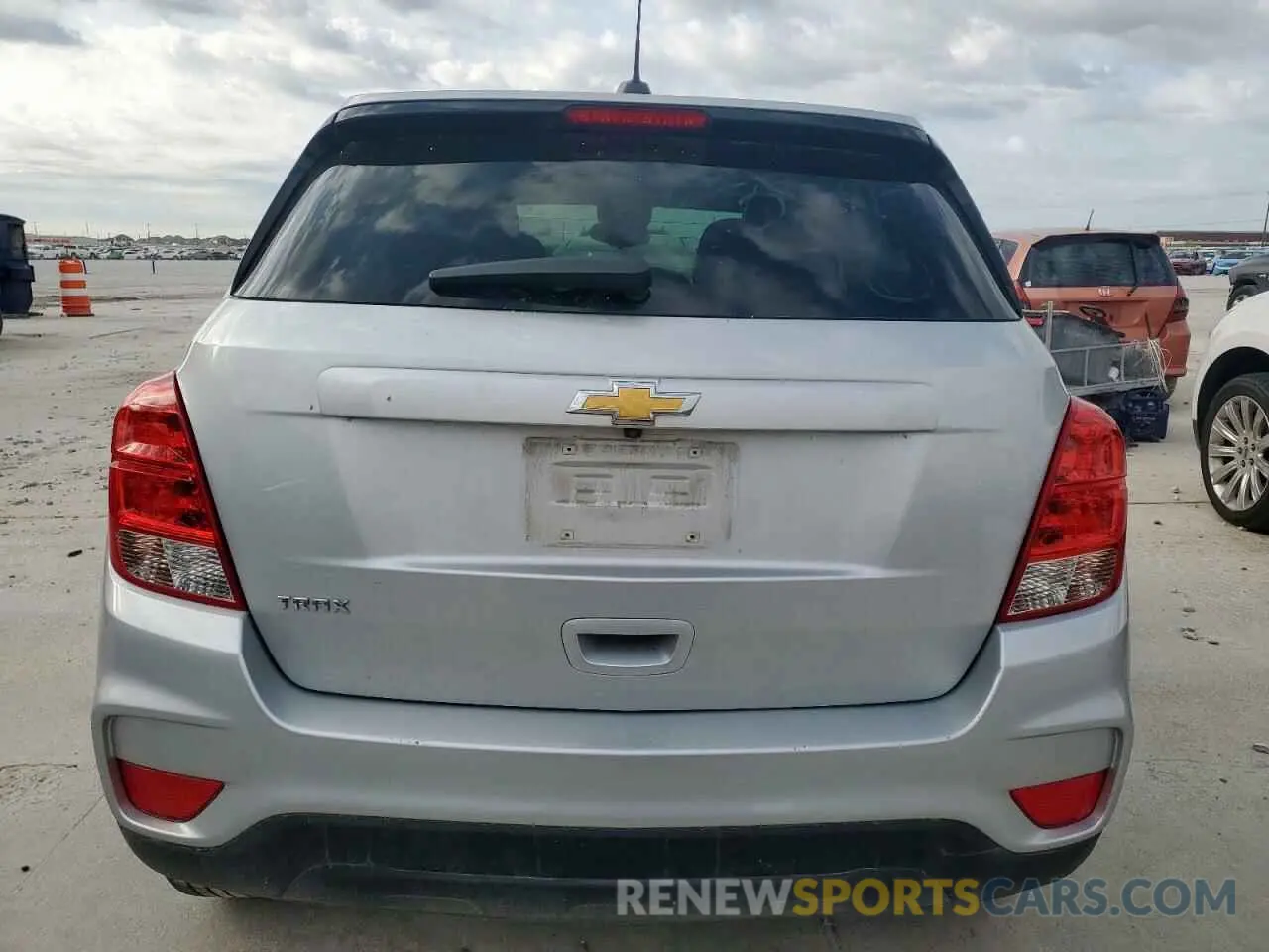 6 Photograph of a damaged car KL7CJKSB0MB327333 CHEVROLET TRAX 2021