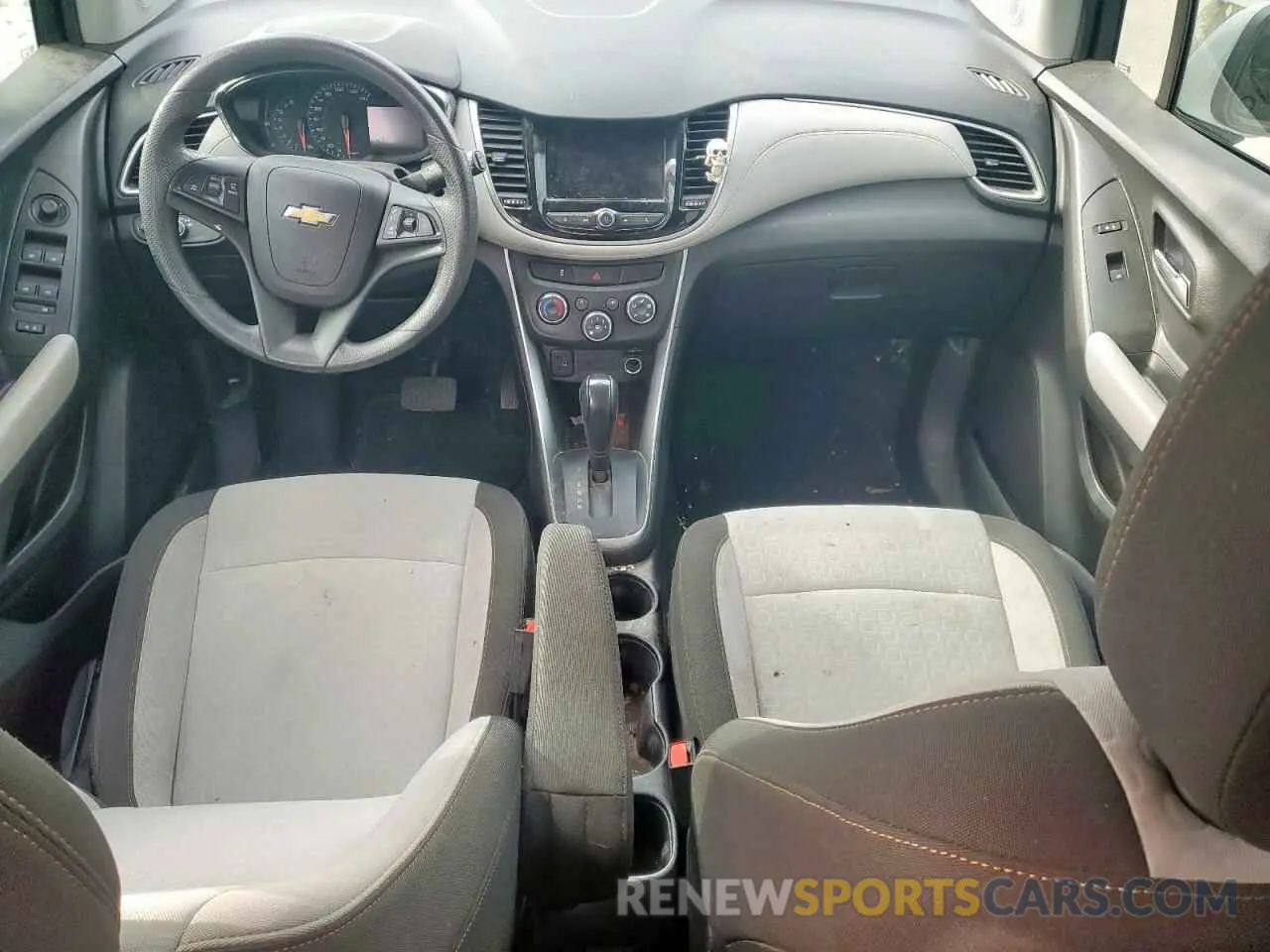 8 Photograph of a damaged car KL7CJKSB0MB327333 CHEVROLET TRAX 2021