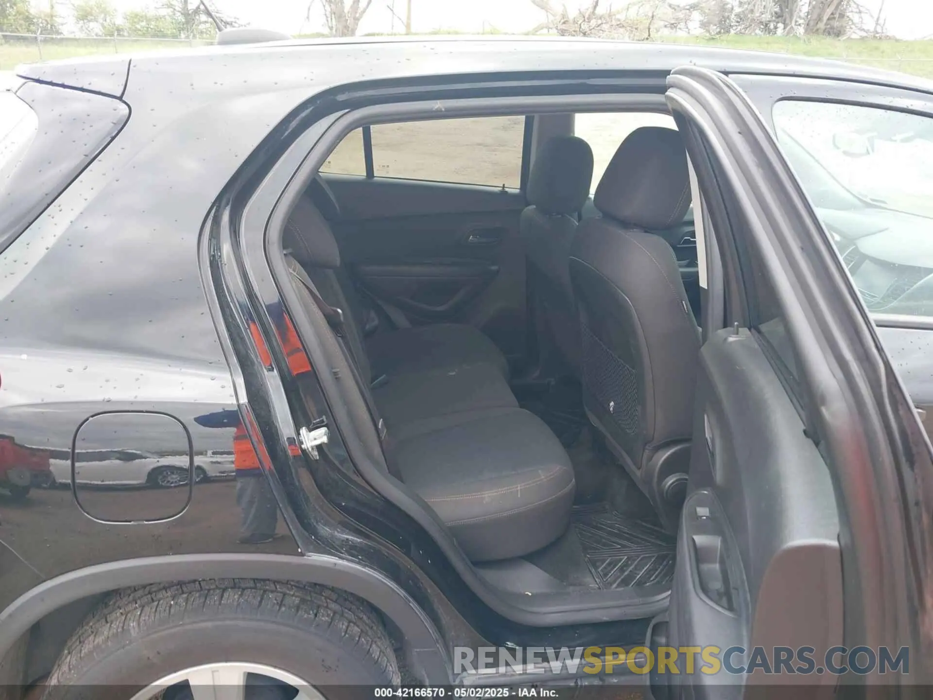 8 Photograph of a damaged car KL7CJKSB1MB309813 CHEVROLET TRAX 2021