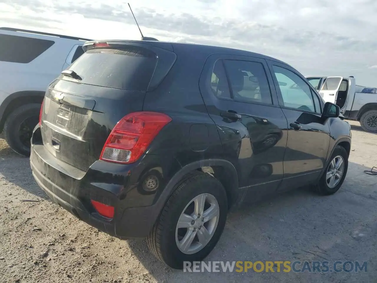 3 Фотография поврежденного автомобиля KL7CJKSB5MB303139 CHEVROLET TRAX 2021