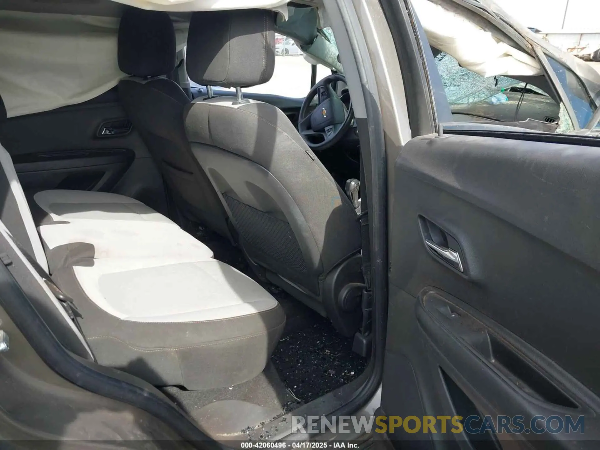 8 Фотография поврежденного автомобиля KL7CJKSB5MB307403 CHEVROLET TRAX 2021
