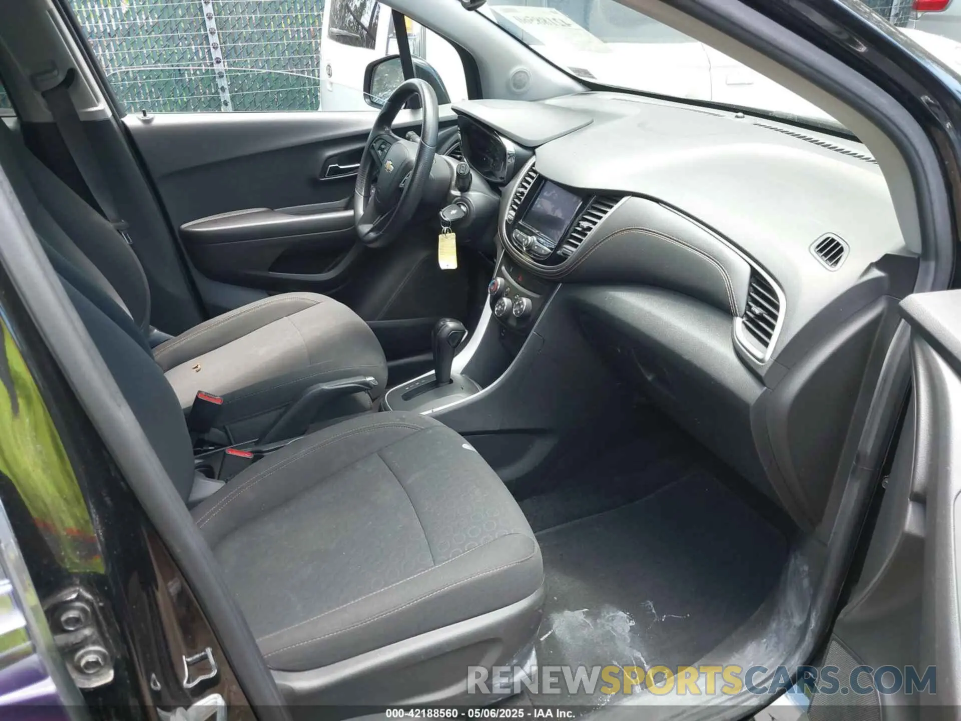 5 Photograph of a damaged car KL7CJKSB5MB319406 CHEVROLET TRAX 2021