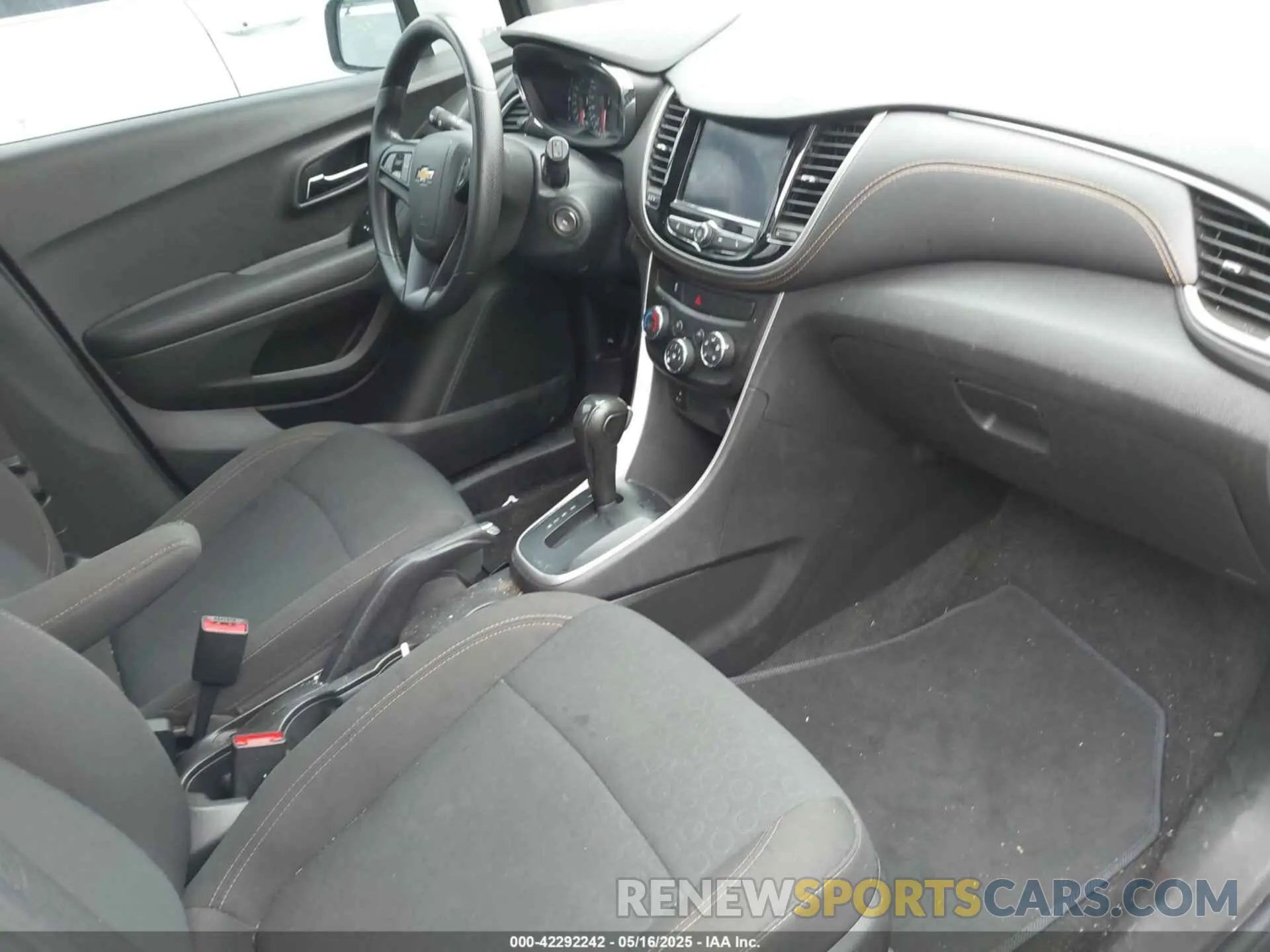 5 Photograph of a damaged car KL7CJKSB5MB327652 CHEVROLET TRAX 2021
