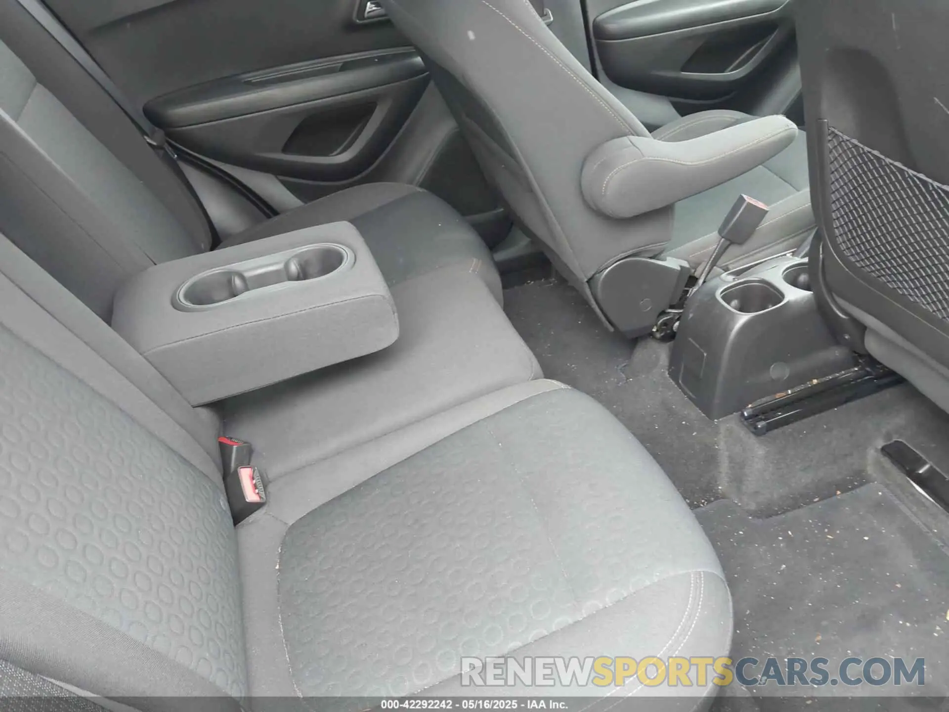 8 Photograph of a damaged car KL7CJKSB5MB327652 CHEVROLET TRAX 2021