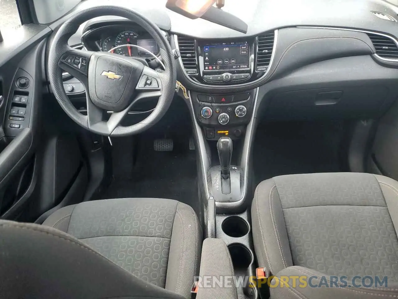 8 Photograph of a damaged car KL7CJKSB7MB331458 CHEVROLET TRAX 2021