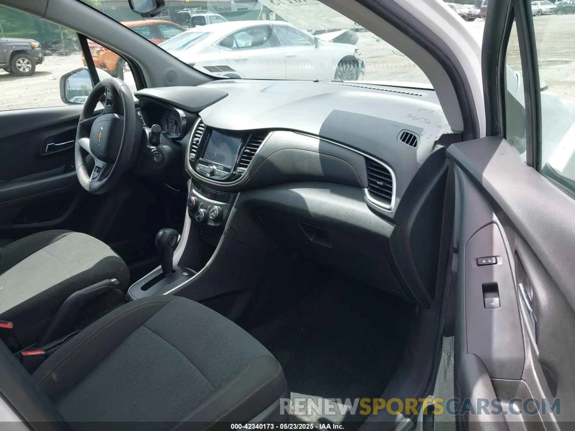5 Photograph of a damaged car KL7CJKSB8MB302437 CHEVROLET TRAX 2021