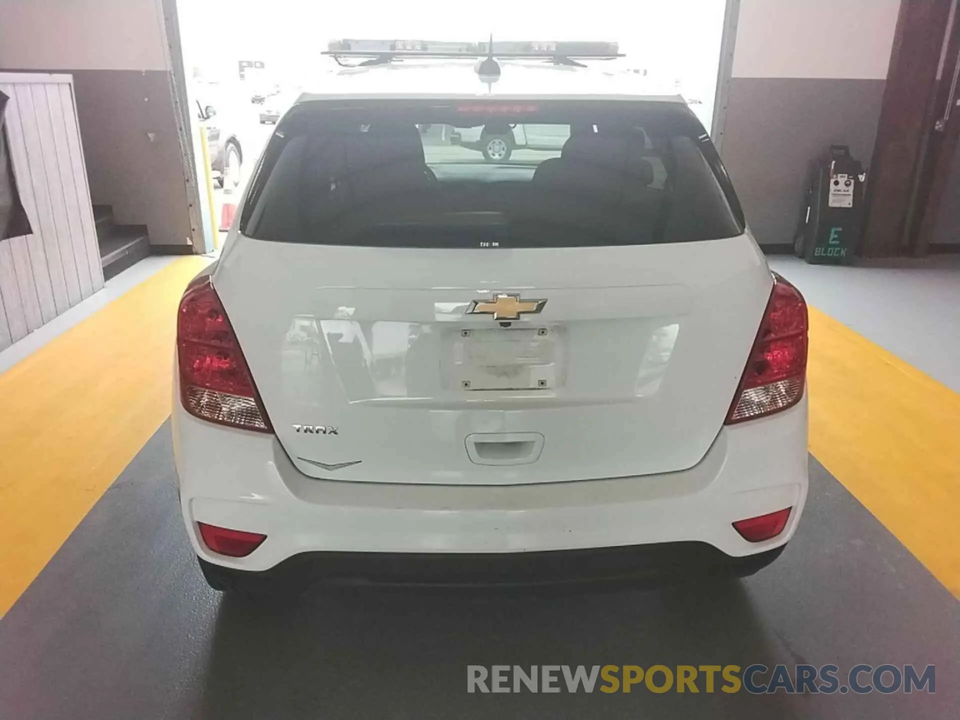 17 Фотография поврежденного автомобиля KL7CJKSBXMB333205 CHEVROLET TRAX 2021