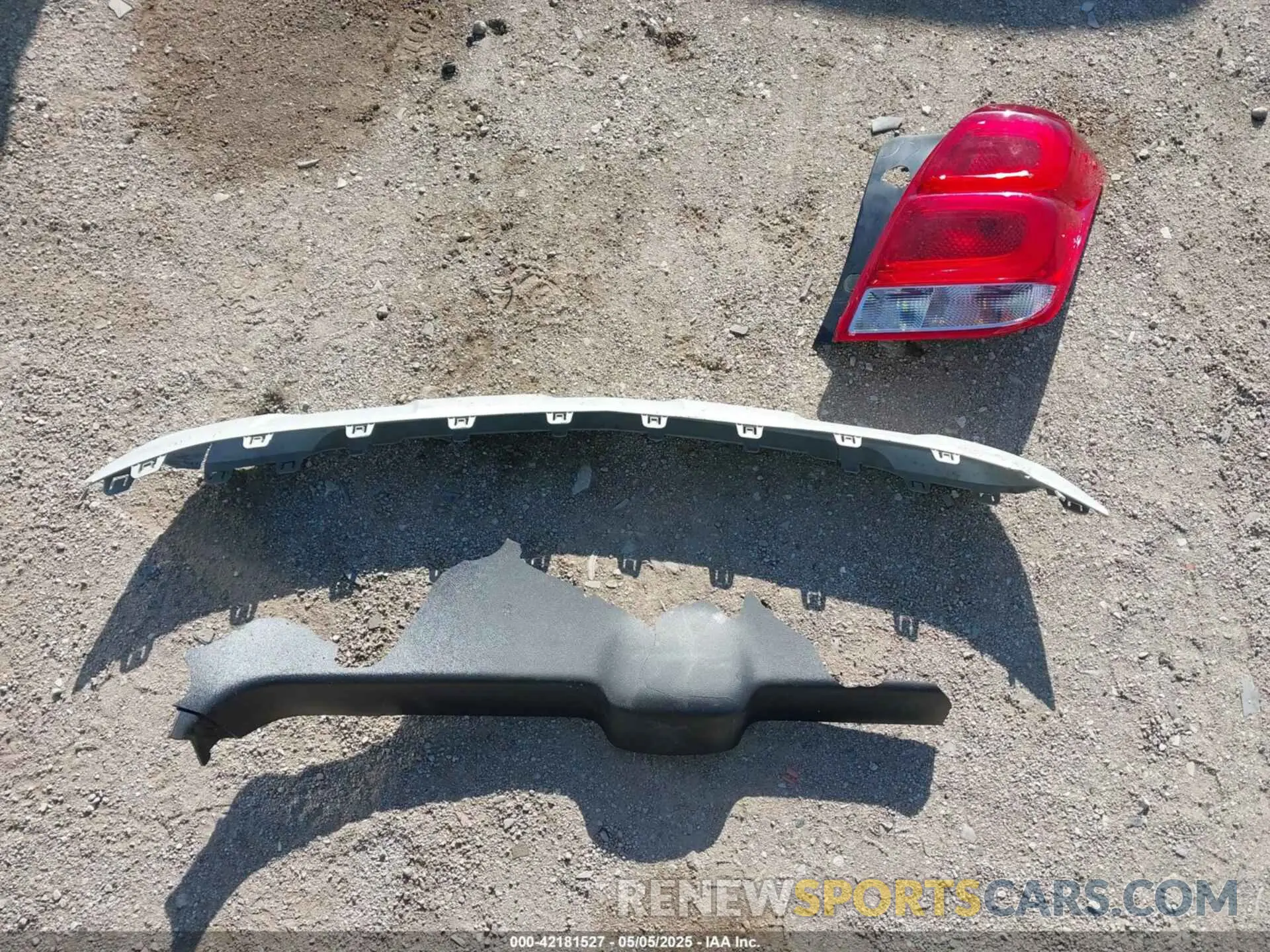 11 Фотография поврежденного автомобиля KL7CJLSB0MB339794 CHEVROLET TRAX 2021