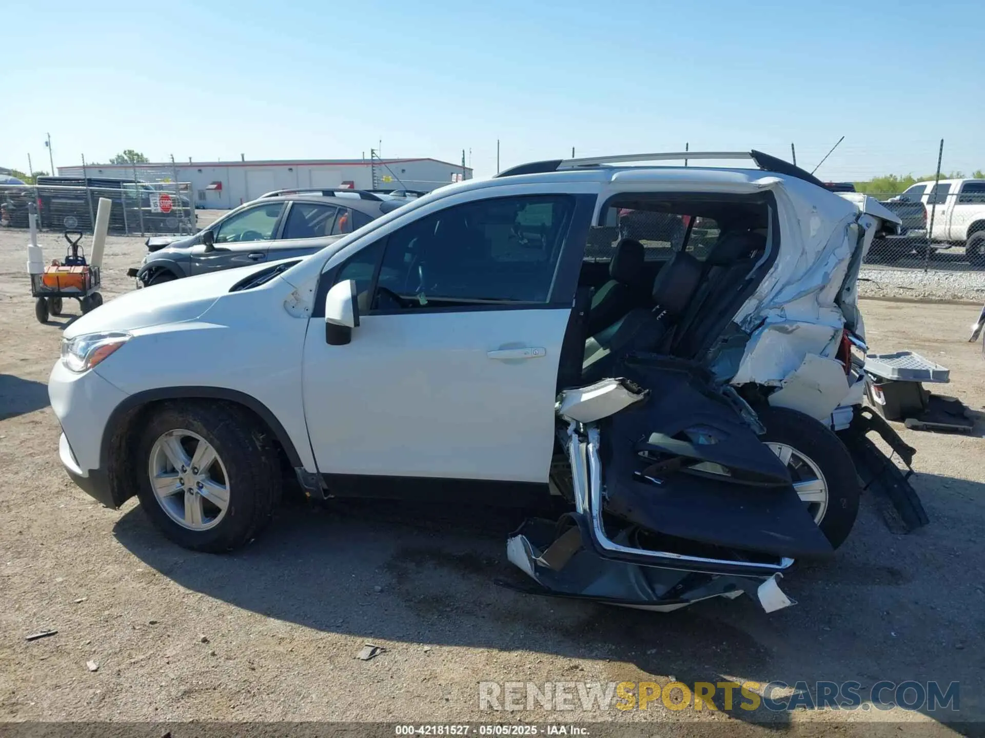 14 Фотография поврежденного автомобиля KL7CJLSB0MB339794 CHEVROLET TRAX 2021