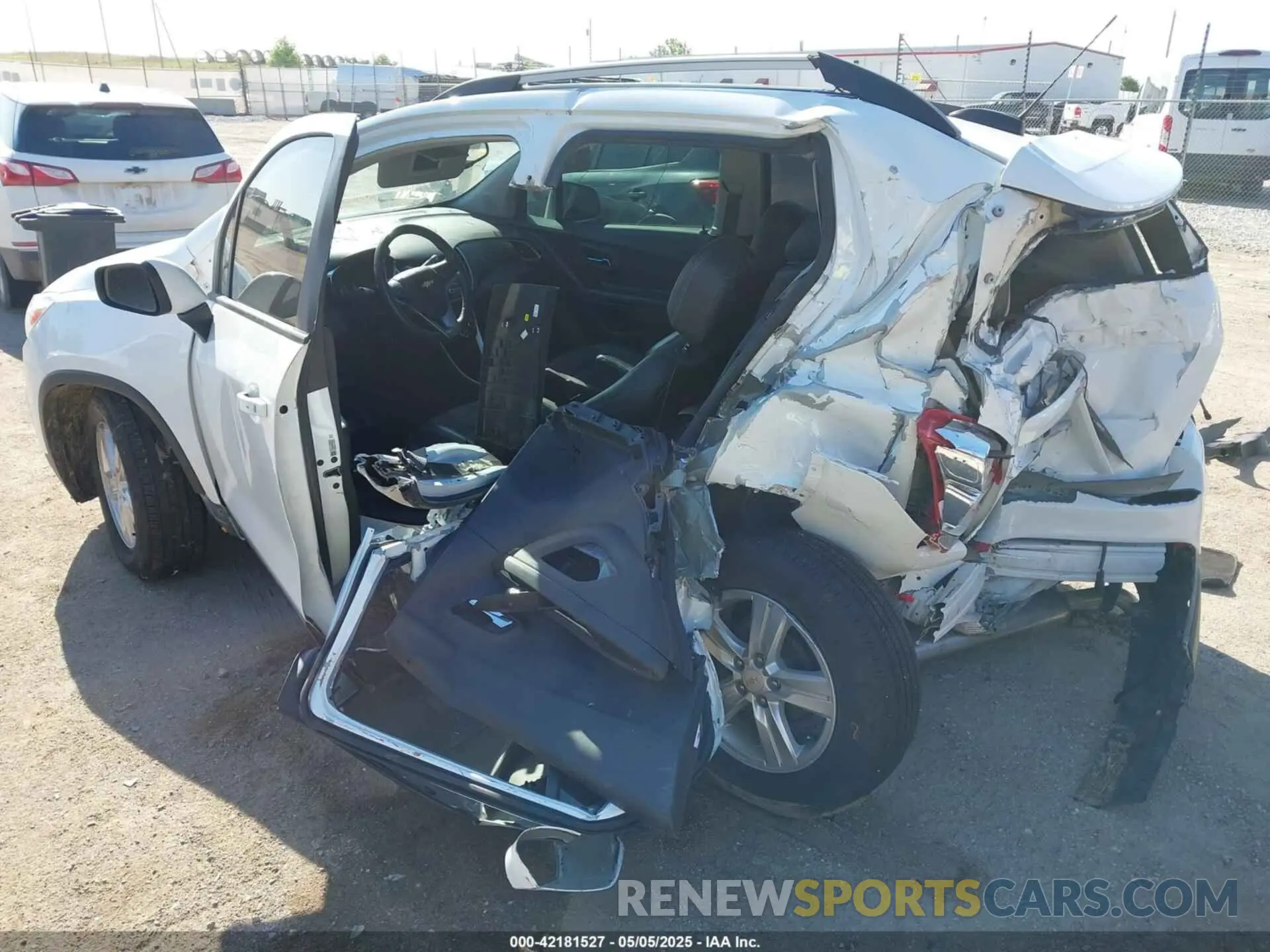 6 Фотография поврежденного автомобиля KL7CJLSB0MB339794 CHEVROLET TRAX 2021