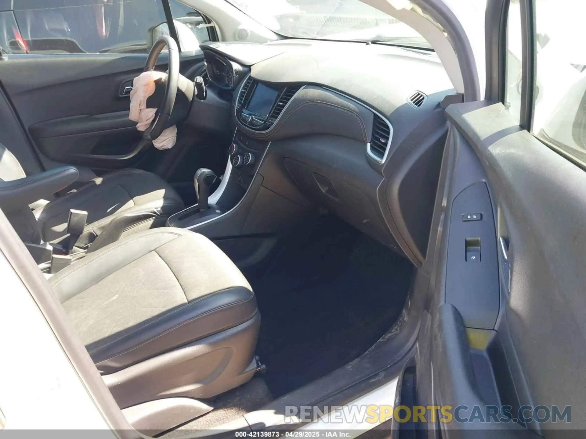 5 Фотография поврежденного автомобиля KL7CJLSB1MB312023 CHEVROLET TRAX 2021