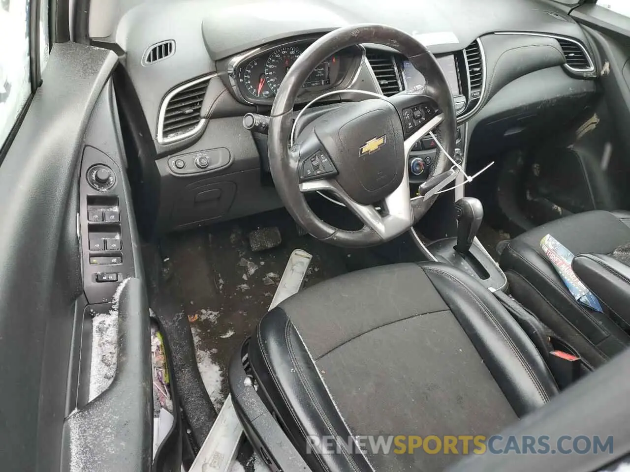 8 Photograph of a damaged car KL7CJLSB1MB340016 CHEVROLET TRAX 2021