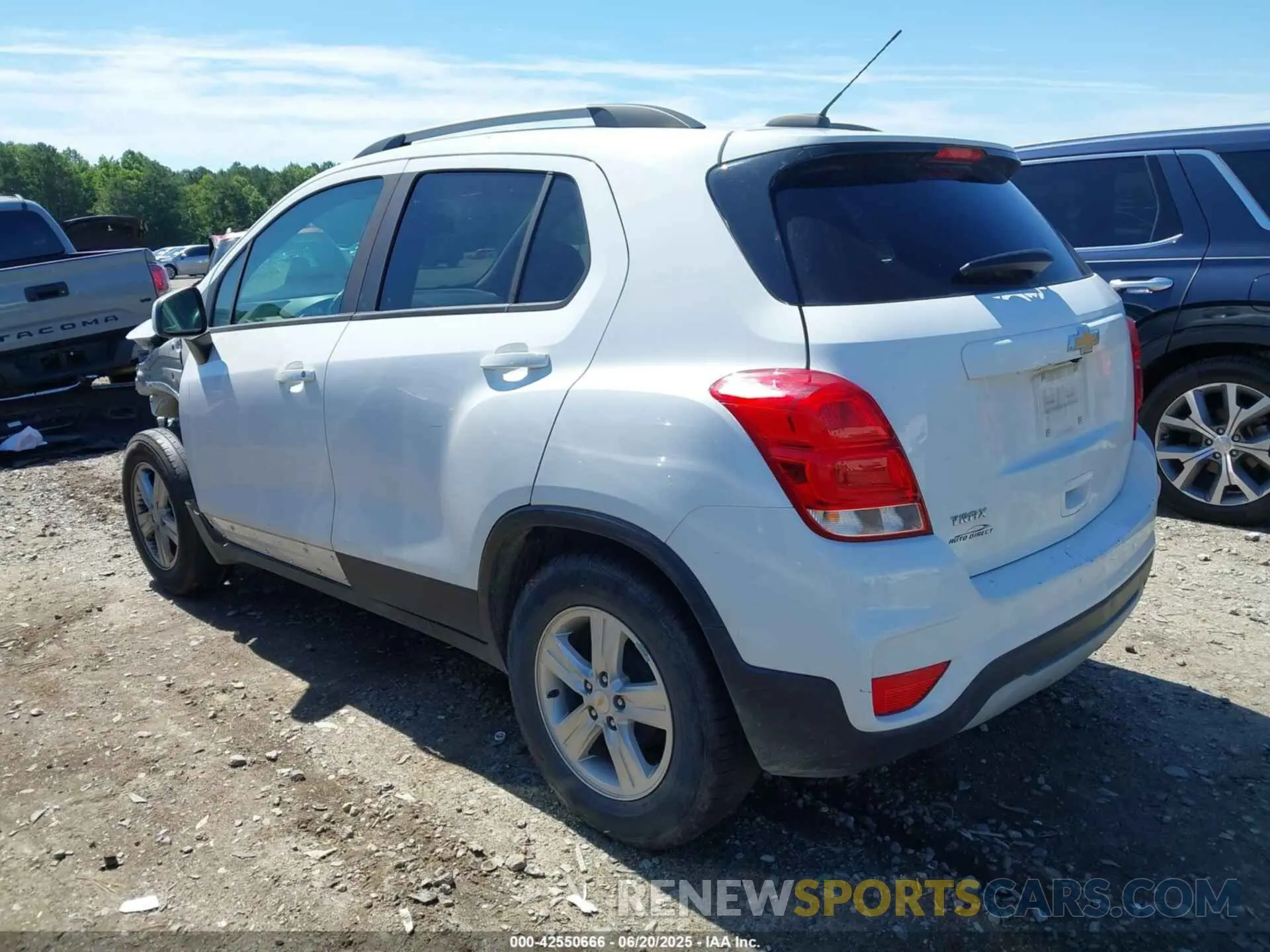 3 Фотография поврежденного автомобиля KL7CJLSB2MB329347 CHEVROLET TRAX 2021