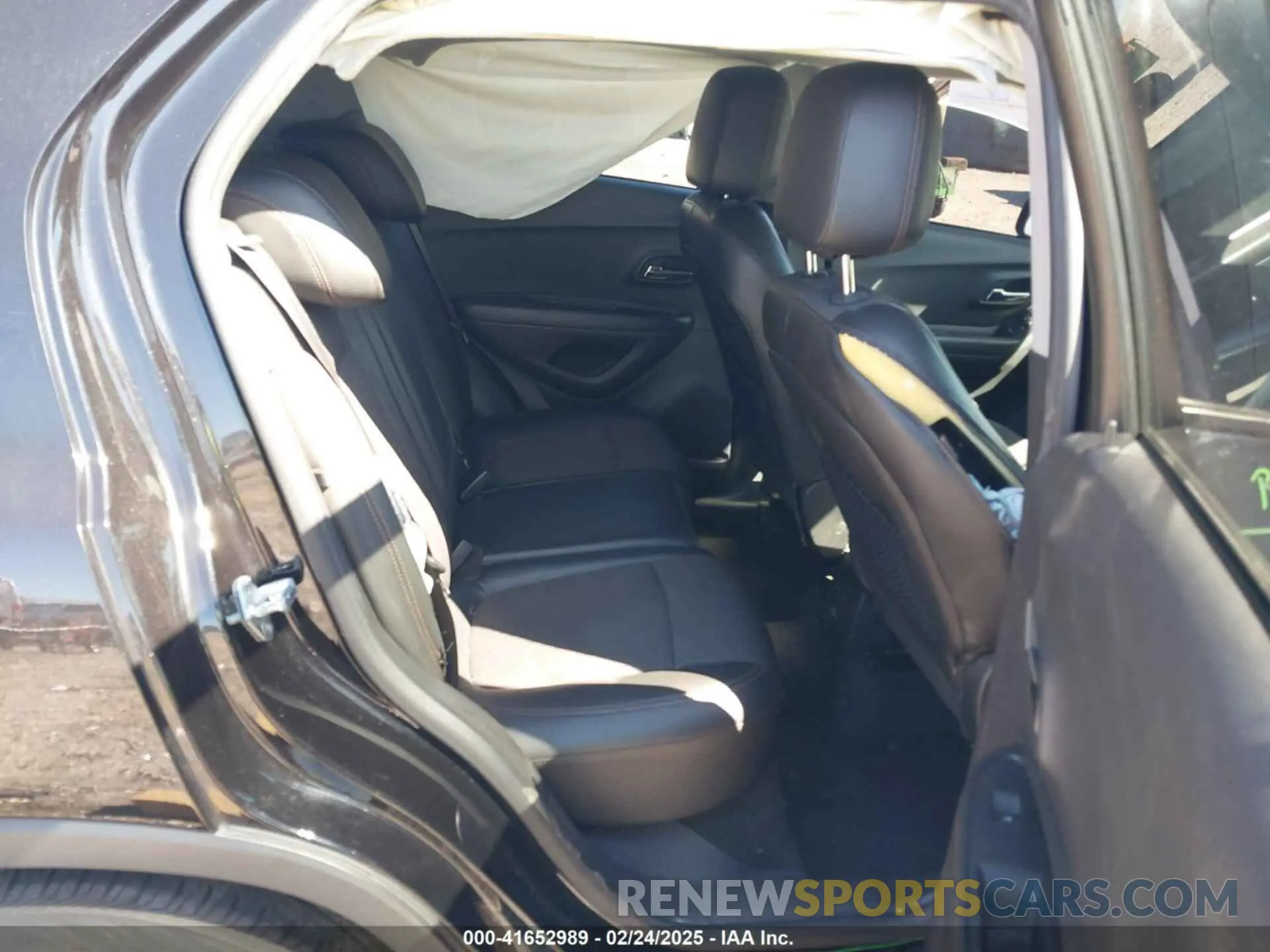 8 Photograph of a damaged car KL7CJLSB4MB318754 CHEVROLET TRAX 2021