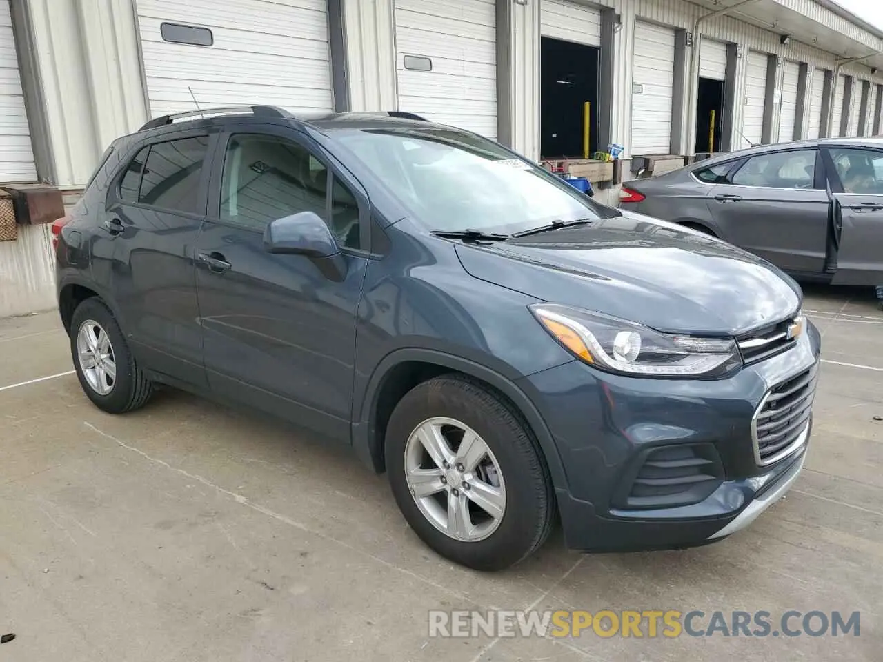 4 Фотография поврежденного автомобиля KL7CJLSB6MB327326 CHEVROLET TRAX 2021