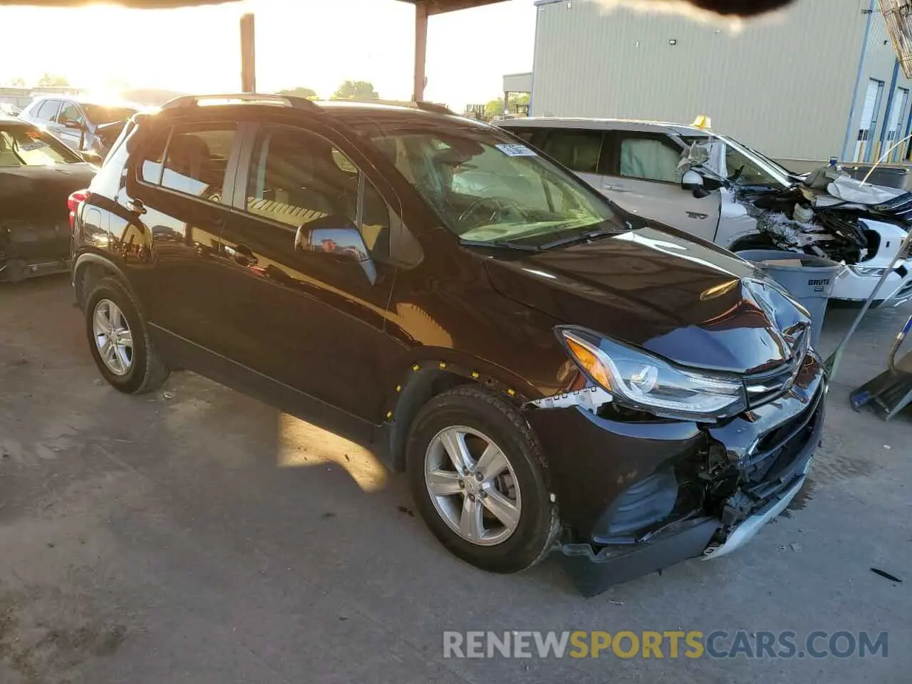 4 Фотография поврежденного автомобиля KL7CJLSB7MB332308 CHEVROLET TRAX 2021