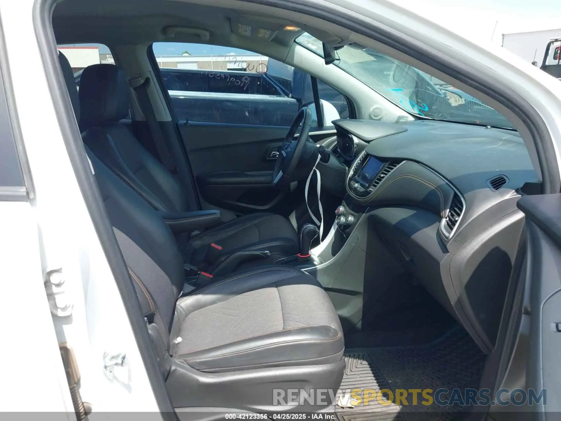 5 Photograph of a damaged car KL7CJLSB7MB360173 CHEVROLET TRAX 2021