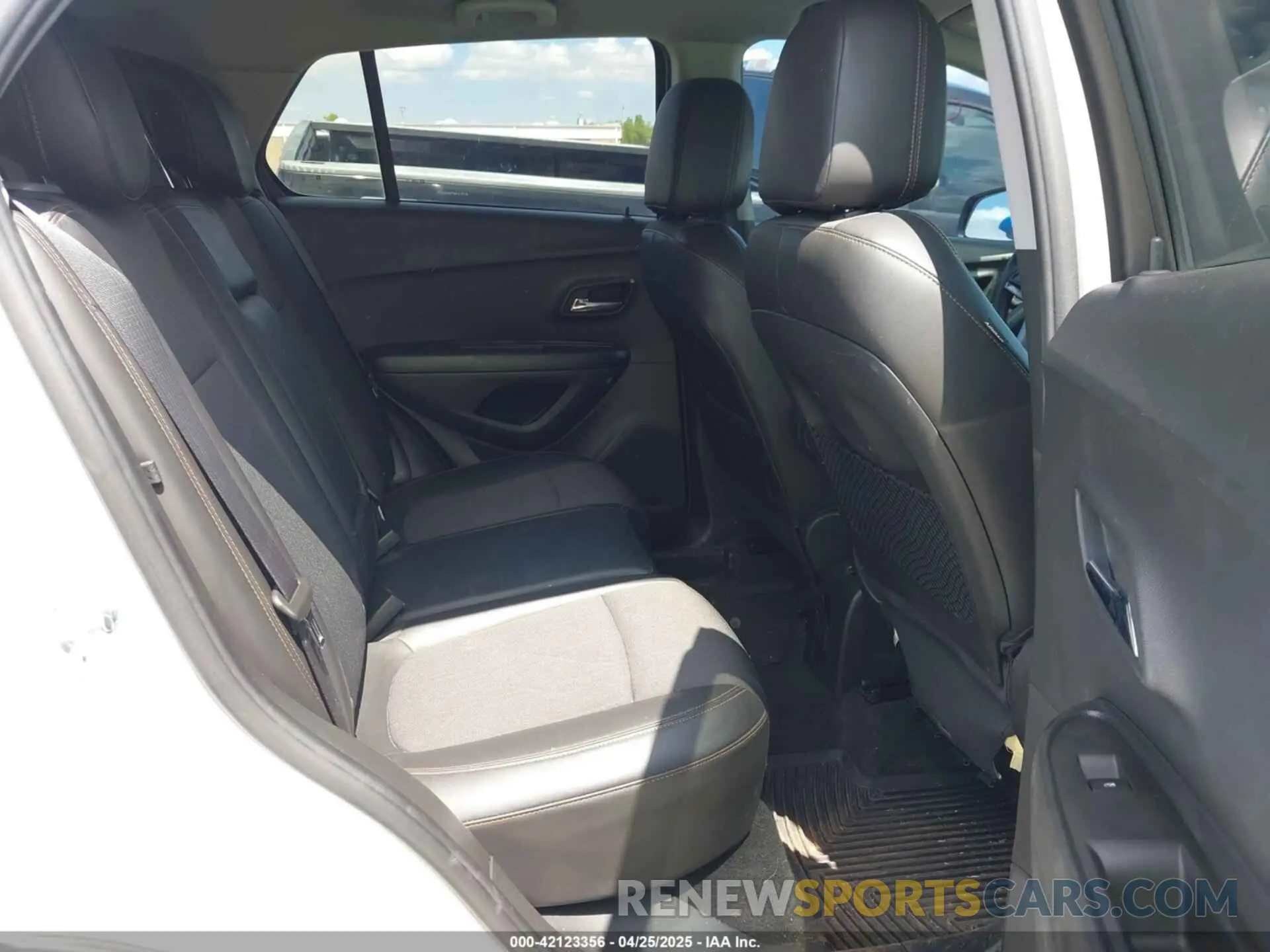 8 Photograph of a damaged car KL7CJLSB7MB360173 CHEVROLET TRAX 2021