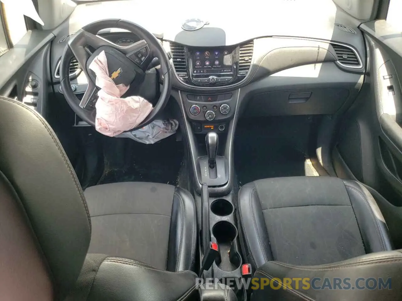 8 Photograph of a damaged car KL7CJLSM0MB367872 CHEVROLET TRAX 2021