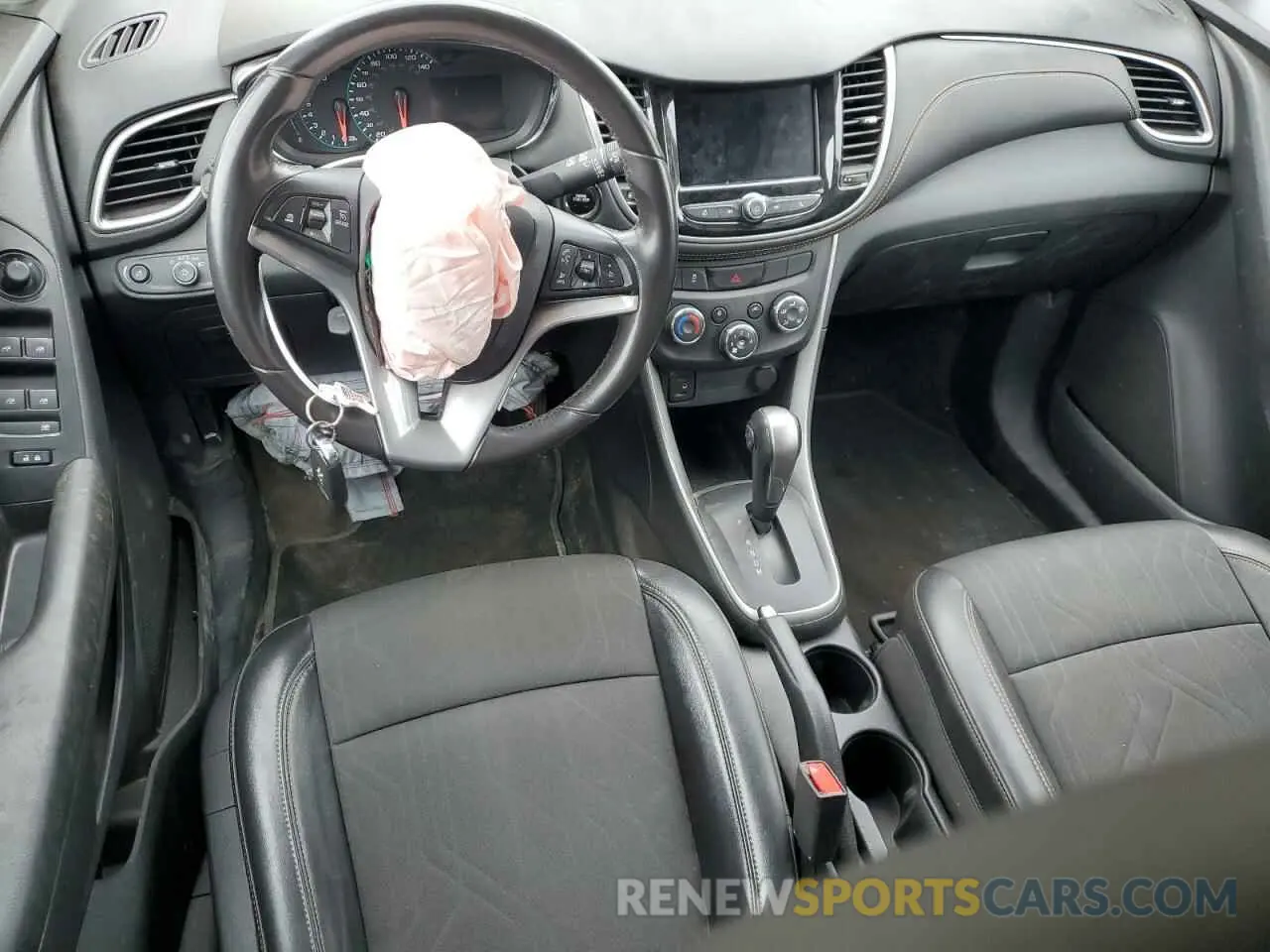 8 Photograph of a damaged car KL7CJLSM6MB372655 CHEVROLET TRAX 2021