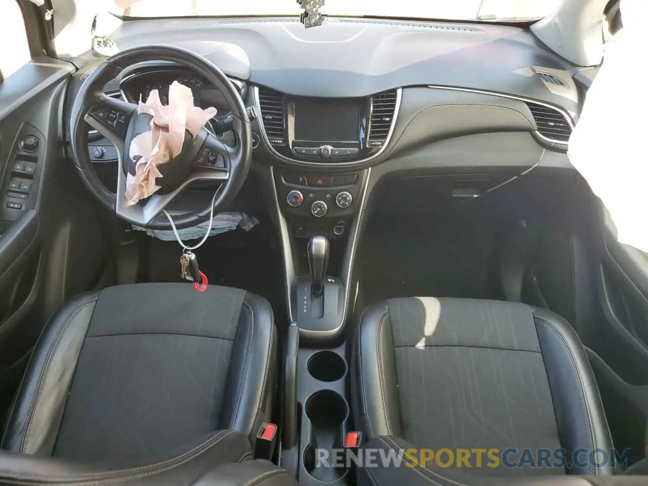 8 Фотография поврежденного автомобиля KL7CJLSMXMB374747 CHEVROLET TRAX 2021