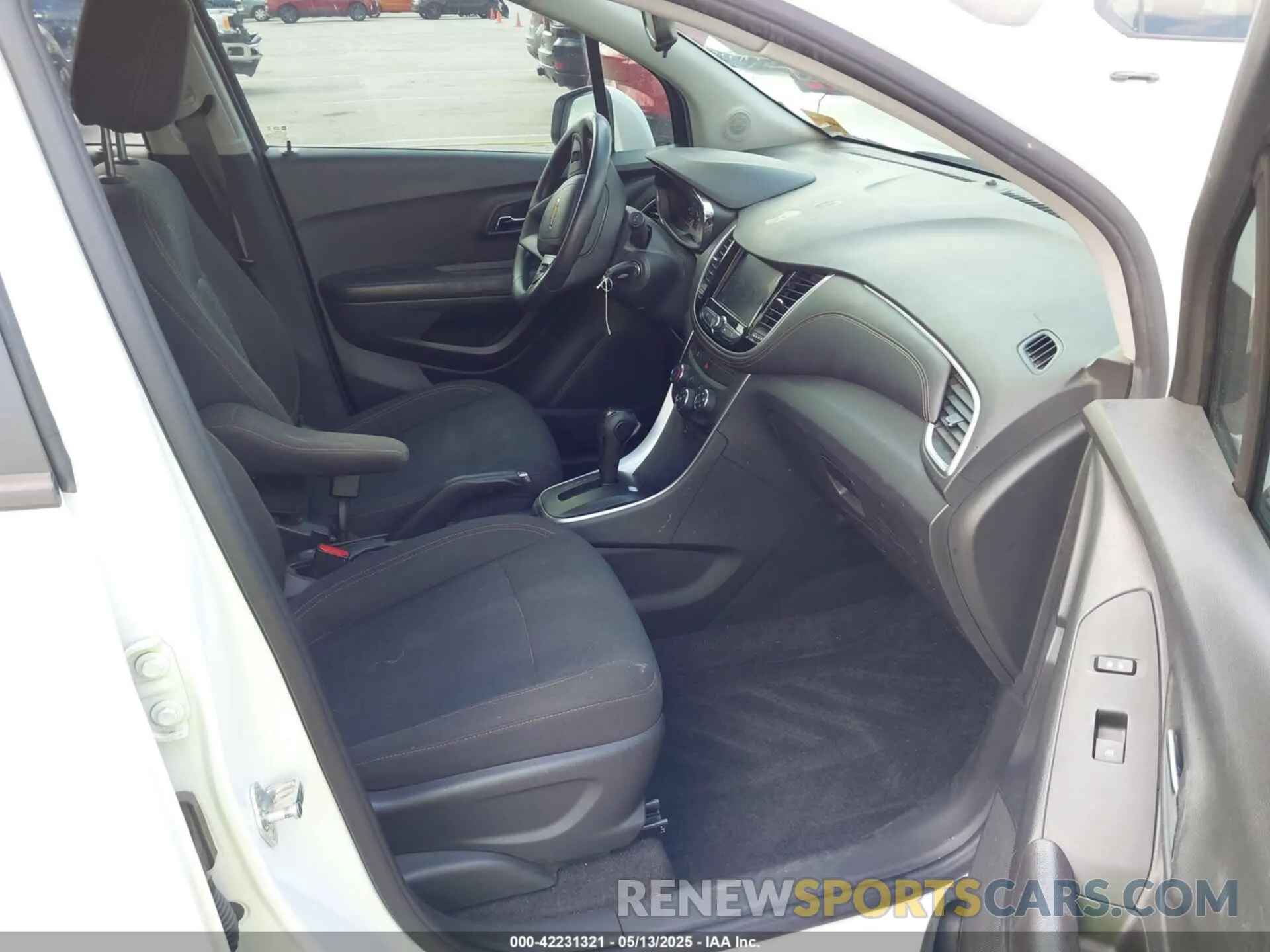 5 Photograph of a damaged car KL7CJNSB1MB301244 CHEVROLET TRAX 2021