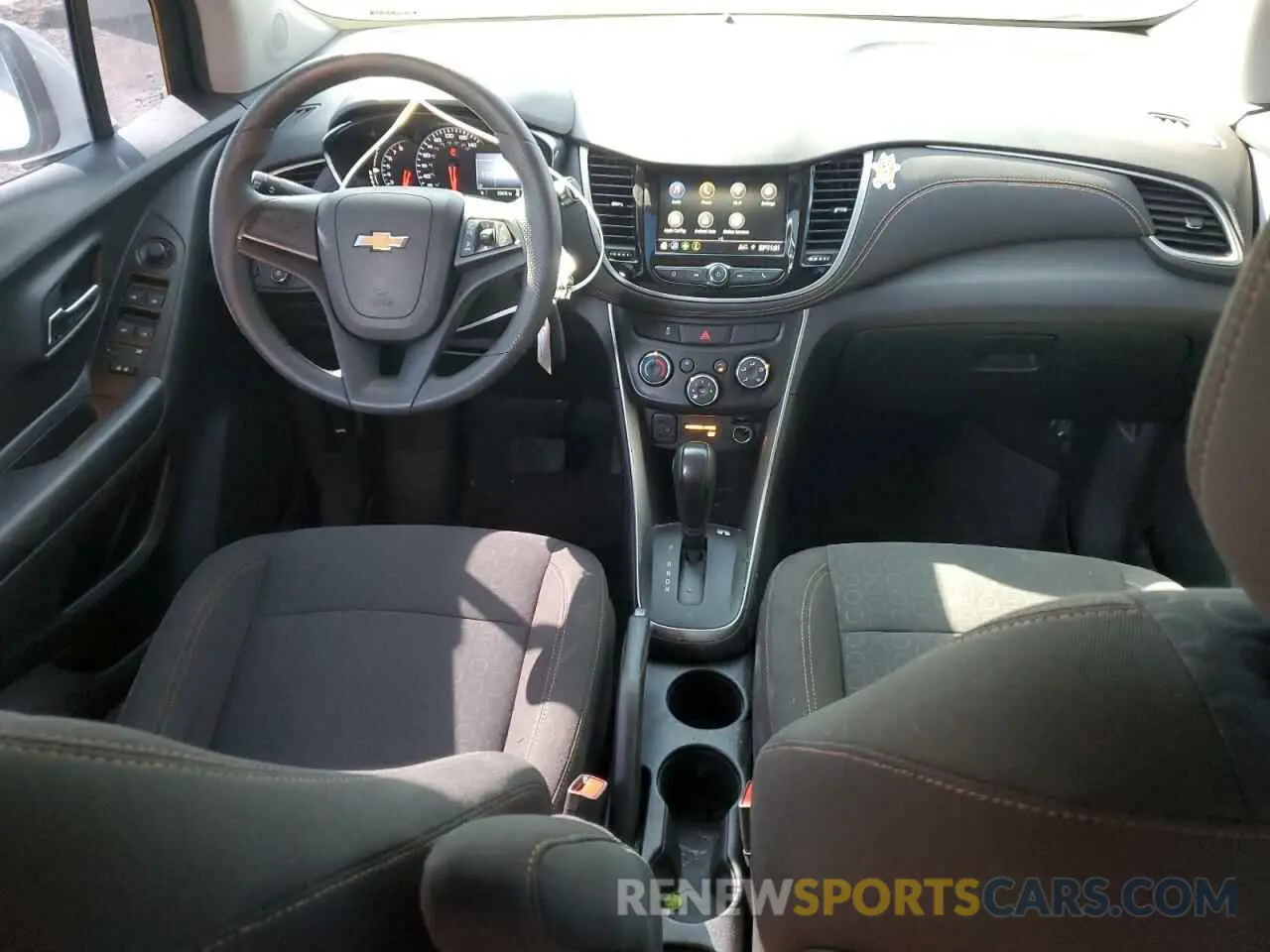 8 Photograph of a damaged car KL7CJNSB6MB349841 CHEVROLET TRAX 2021