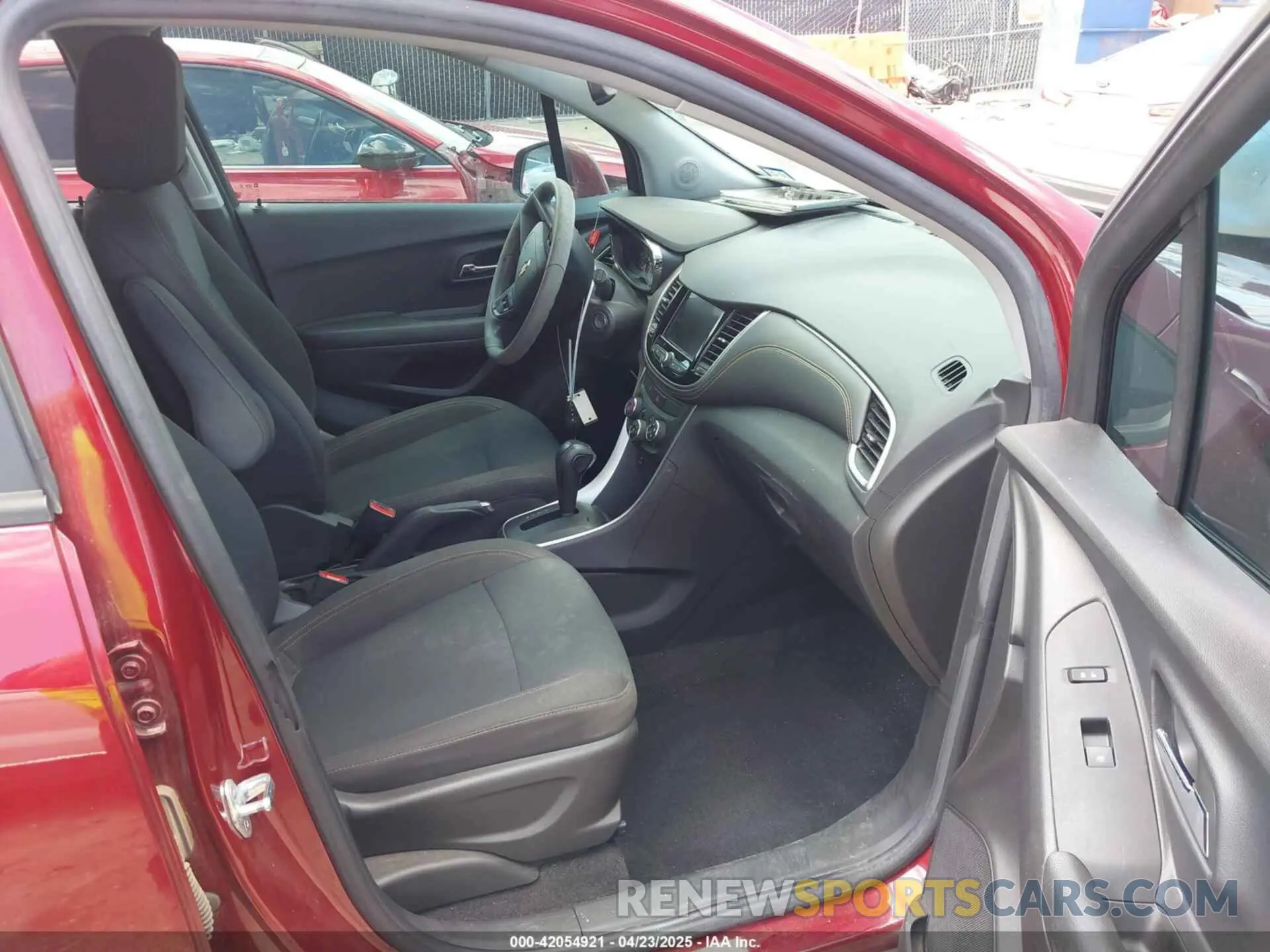 5 Photograph of a damaged car KL7CJNSM2MB376505 CHEVROLET TRAX 2021