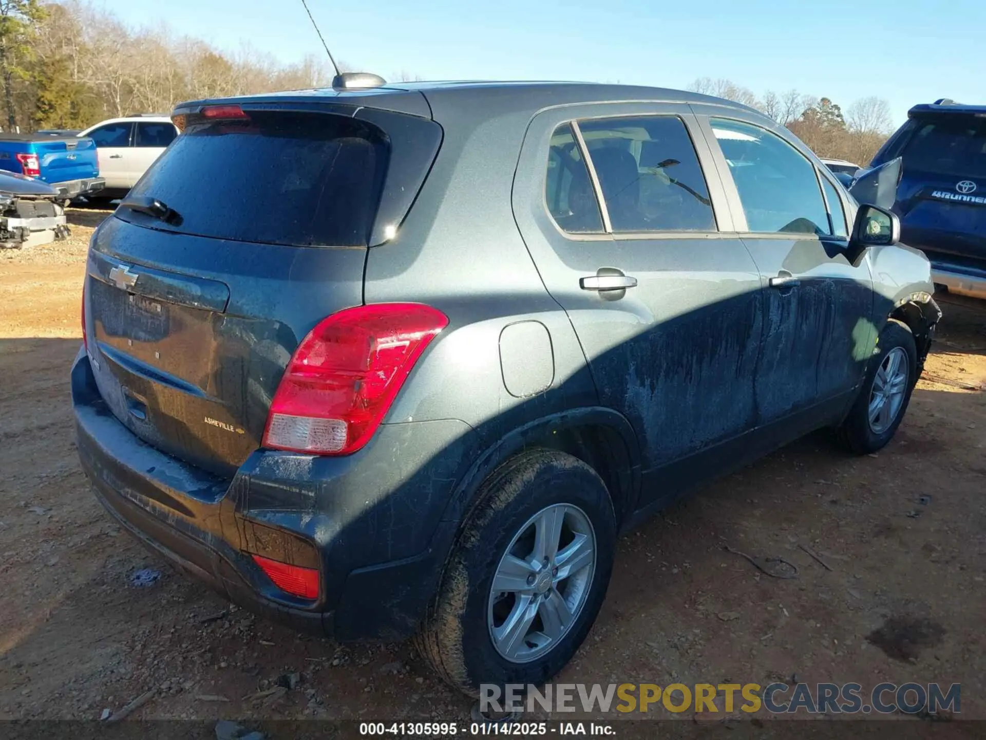 4 Photograph of a damaged car KL7CJNSM9MB373679 CHEVROLET TRAX 2021