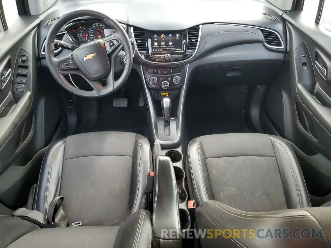 8 Photograph of a damaged car KL7CJPSB2MB323572 CHEVROLET TRAX 2021
